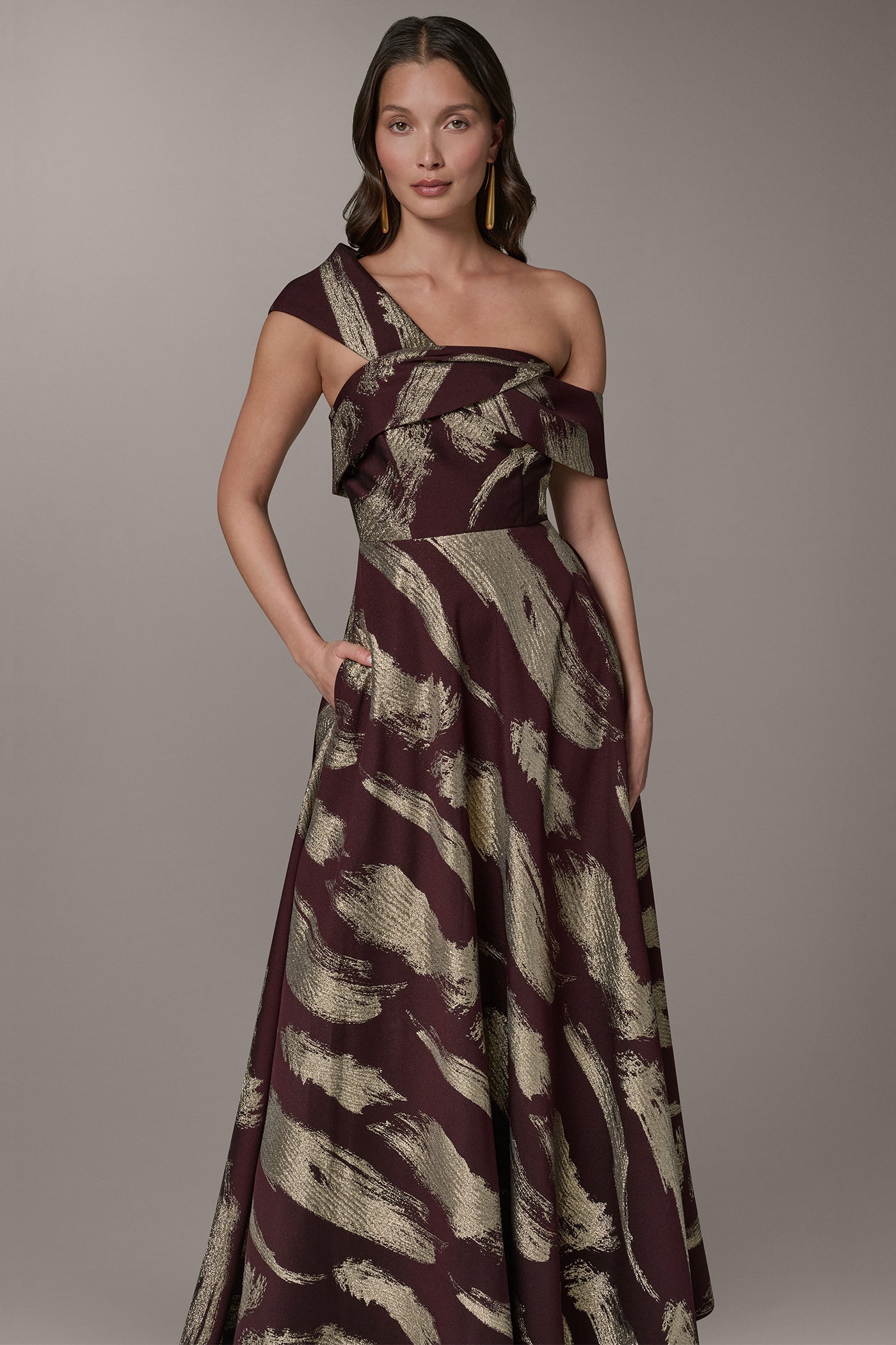 Prune/Pale Gold ONE SHOULDER METALLIC BRUSHTROKE GOWN Donna Karan