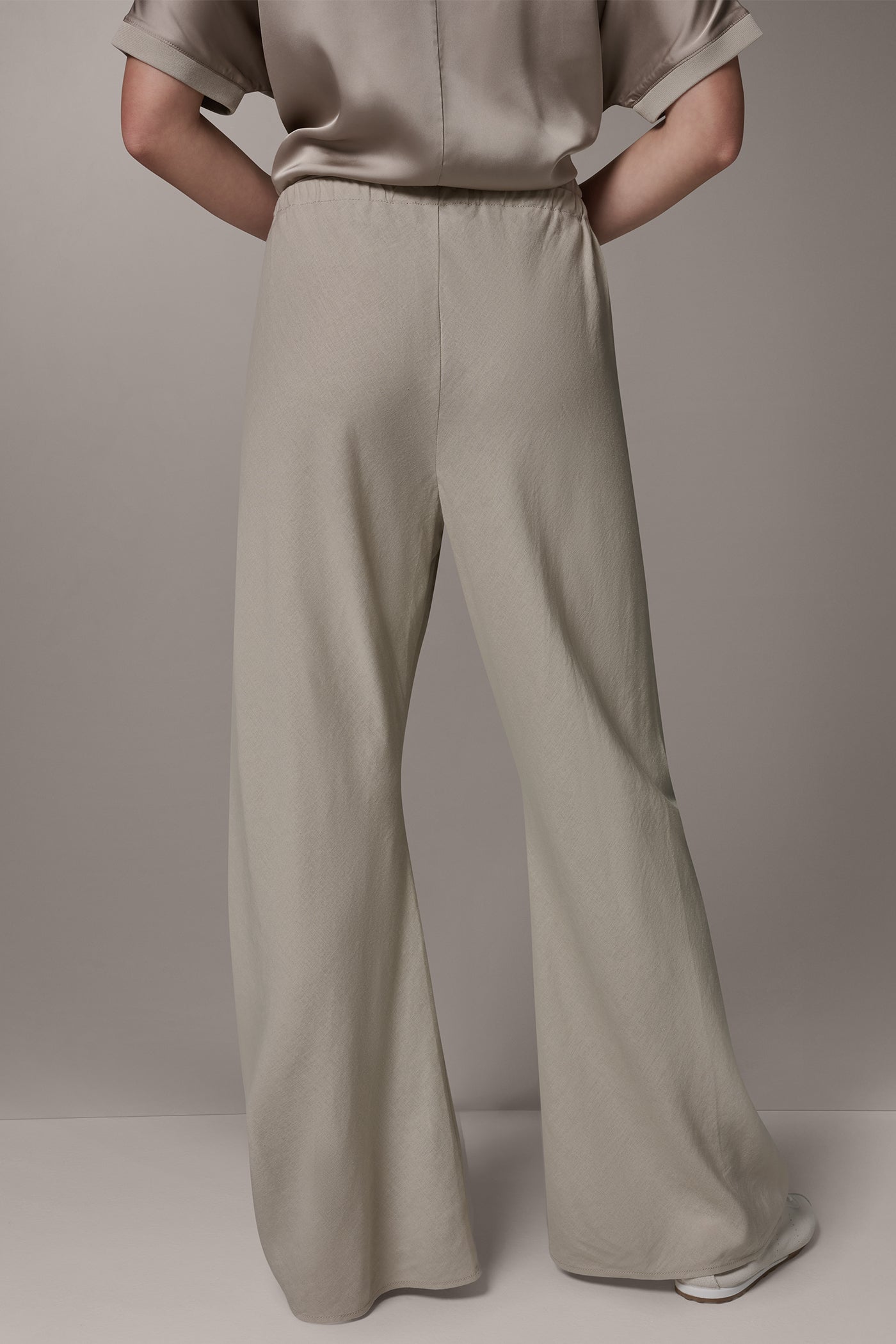Sandstone MID-RISE RELAXED ANKLE PANT Donna Karan