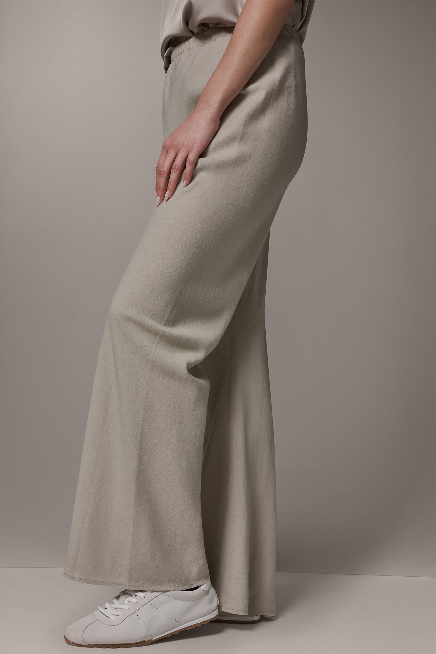 Sandstone MID-RISE RELAXED ANKLE PANT Donna Karan