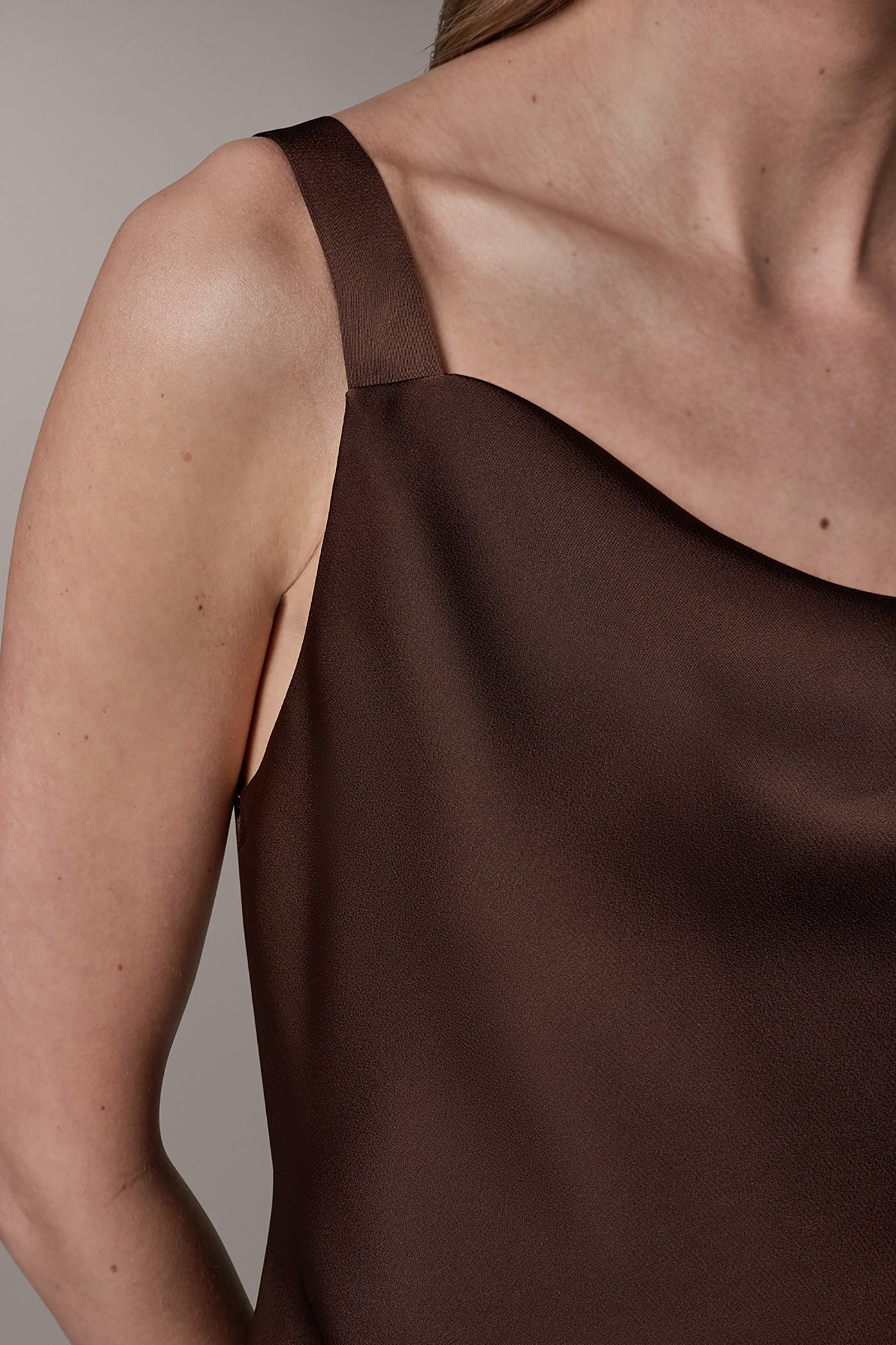 Canyon SLEEVELESS COWL NECK CAMI Donna Karan