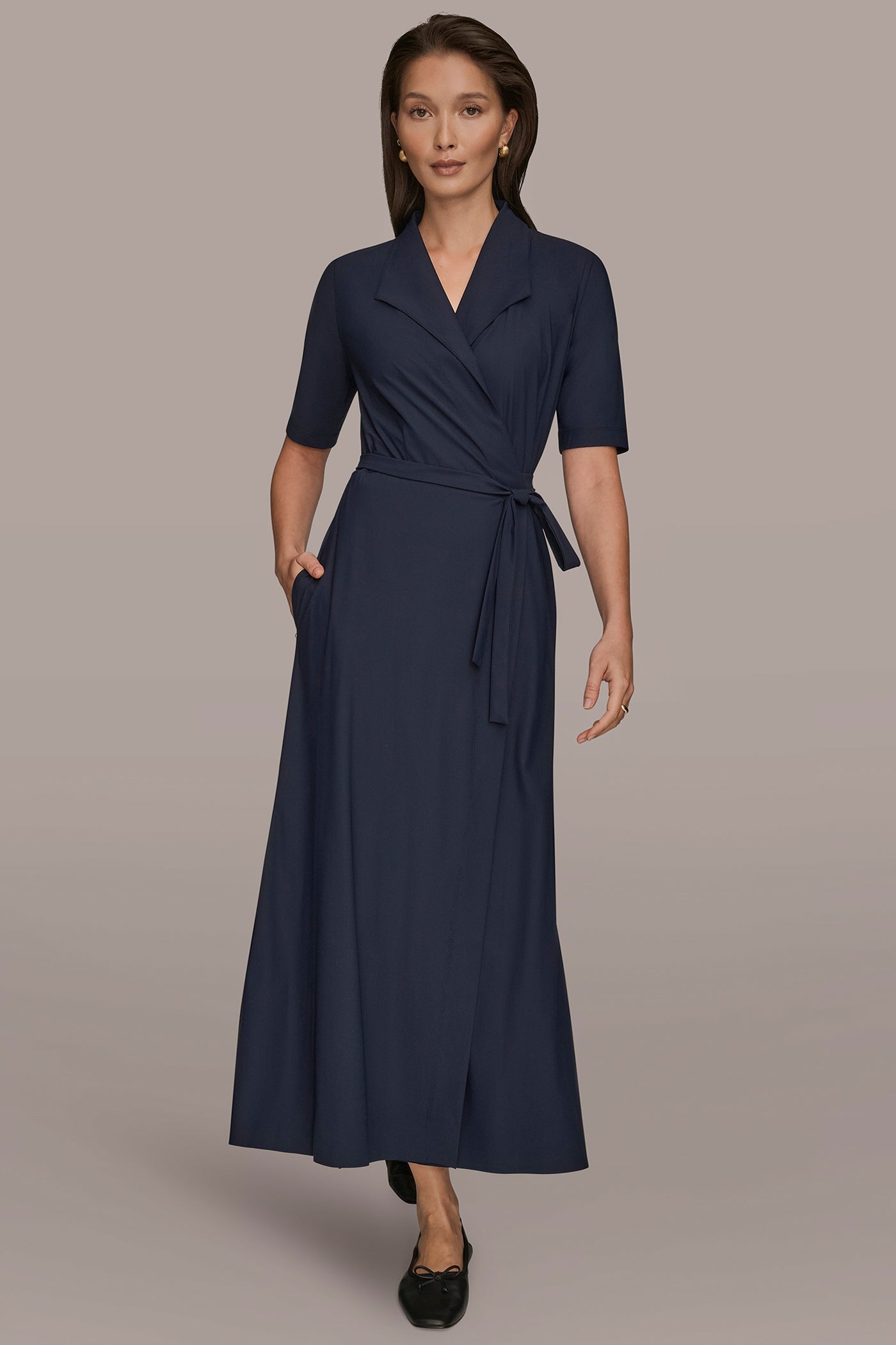 NIGHTFALL THE MODERN TRAVEL ELBOW-SLEEVE MIDI WRAP DRESS Donna Karan