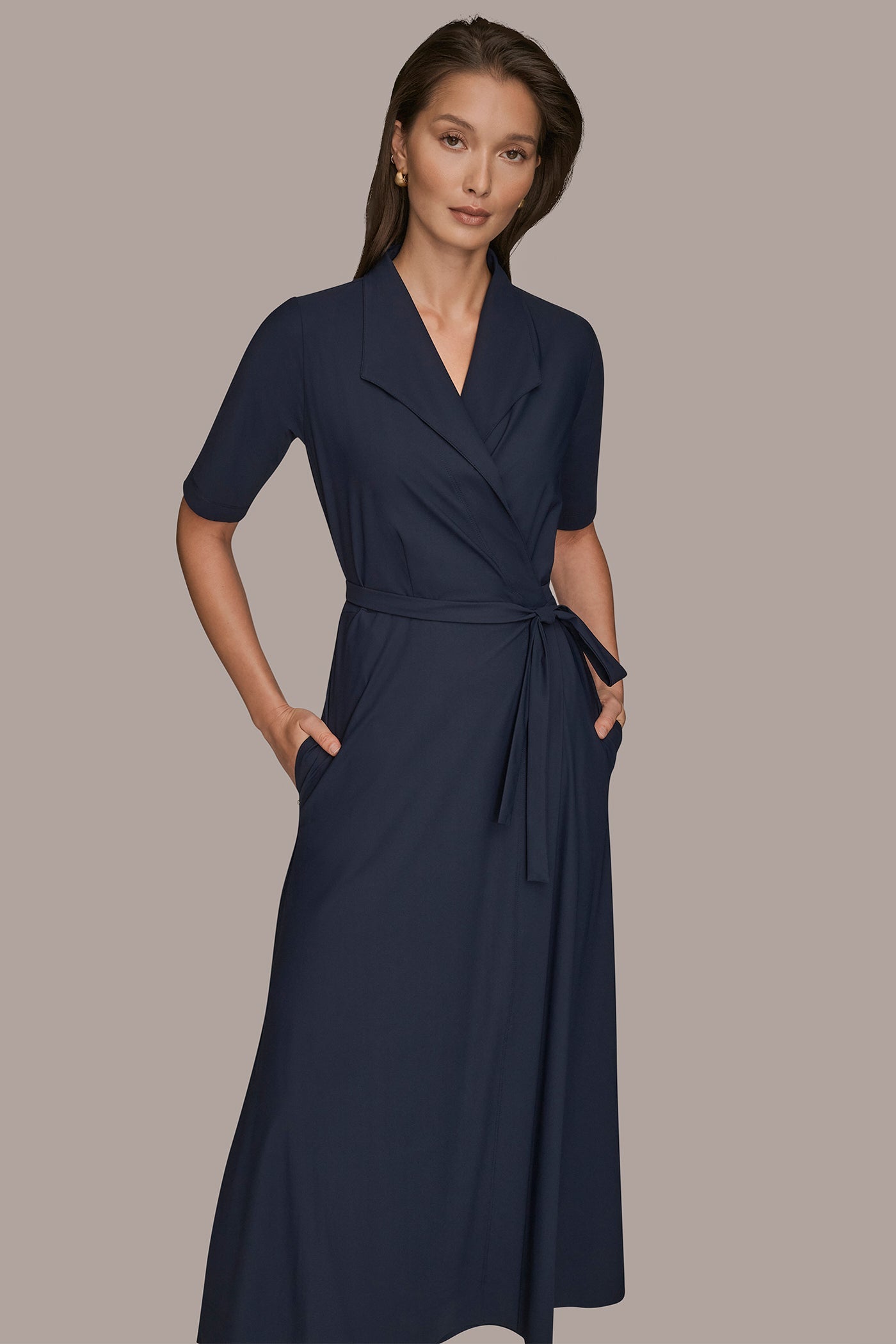 NIGHTFALL THE MODERN TRAVEL ELBOW-SLEEVE MIDI WRAP DRESS Donna Karan