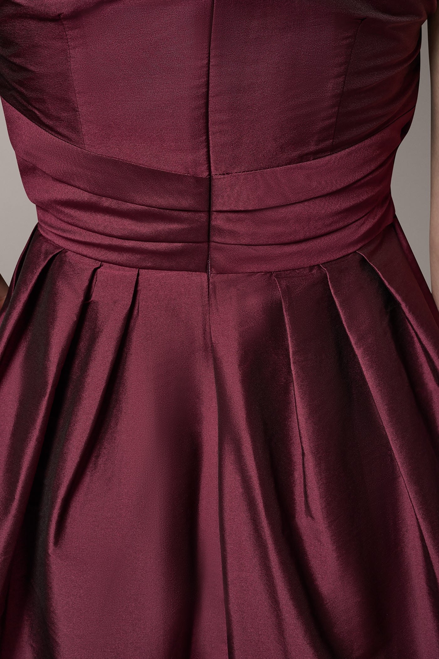 Berry SLEEVELESS V-NECK TAFFETA MIDI COCKTAIL DRESS Donna Karan