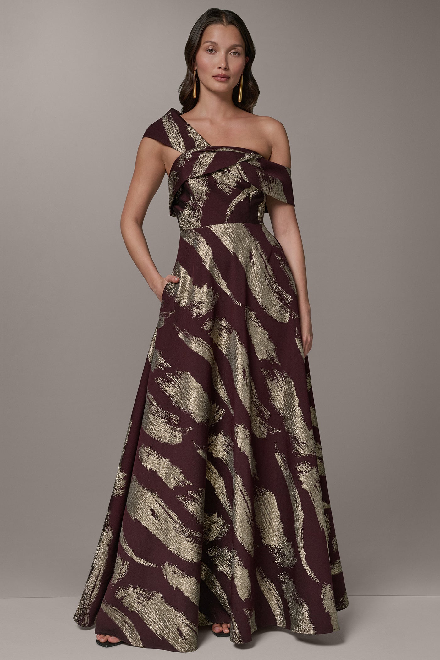 Prune/Pale Gold ONE SHOULDER METALLIC BRUSHTROKE GOWN Donna Karan