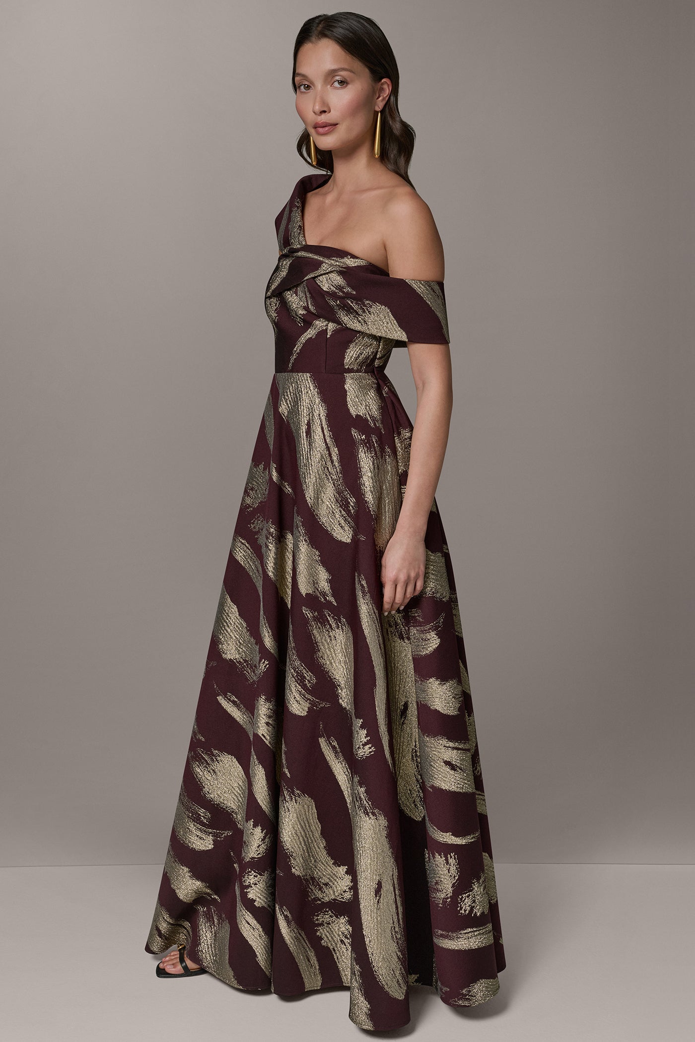 Prune/Pale Gold ONE SHOULDER METALLIC BRUSHTROKE GOWN Donna Karan