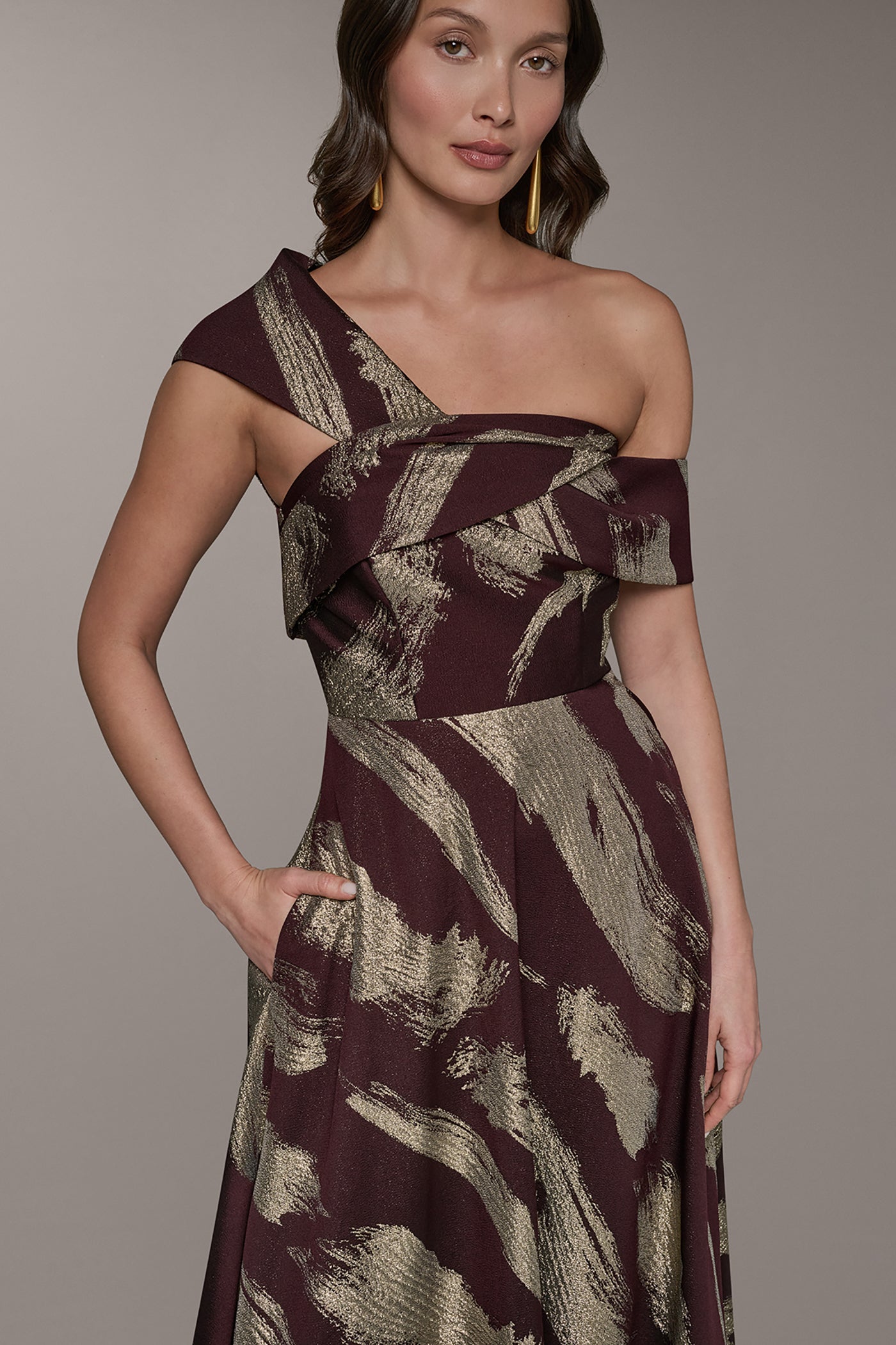 Prune/Pale Gold ONE SHOULDER METALLIC BRUSHTROKE GOWN Donna Karan
