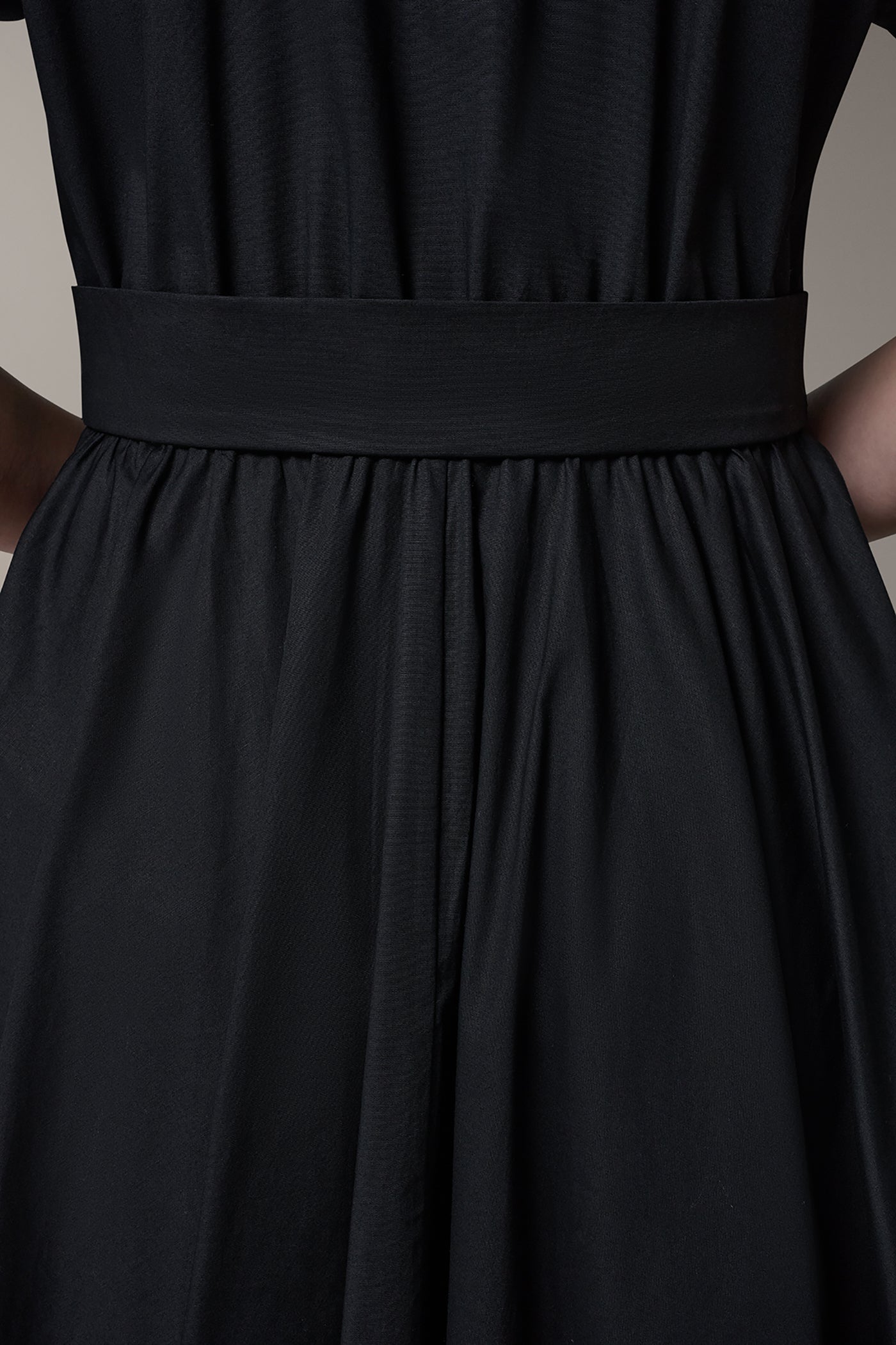 Black SHORT SLEEVE TIE FRONT MAXI SHIRT DRESS Donna Karan
