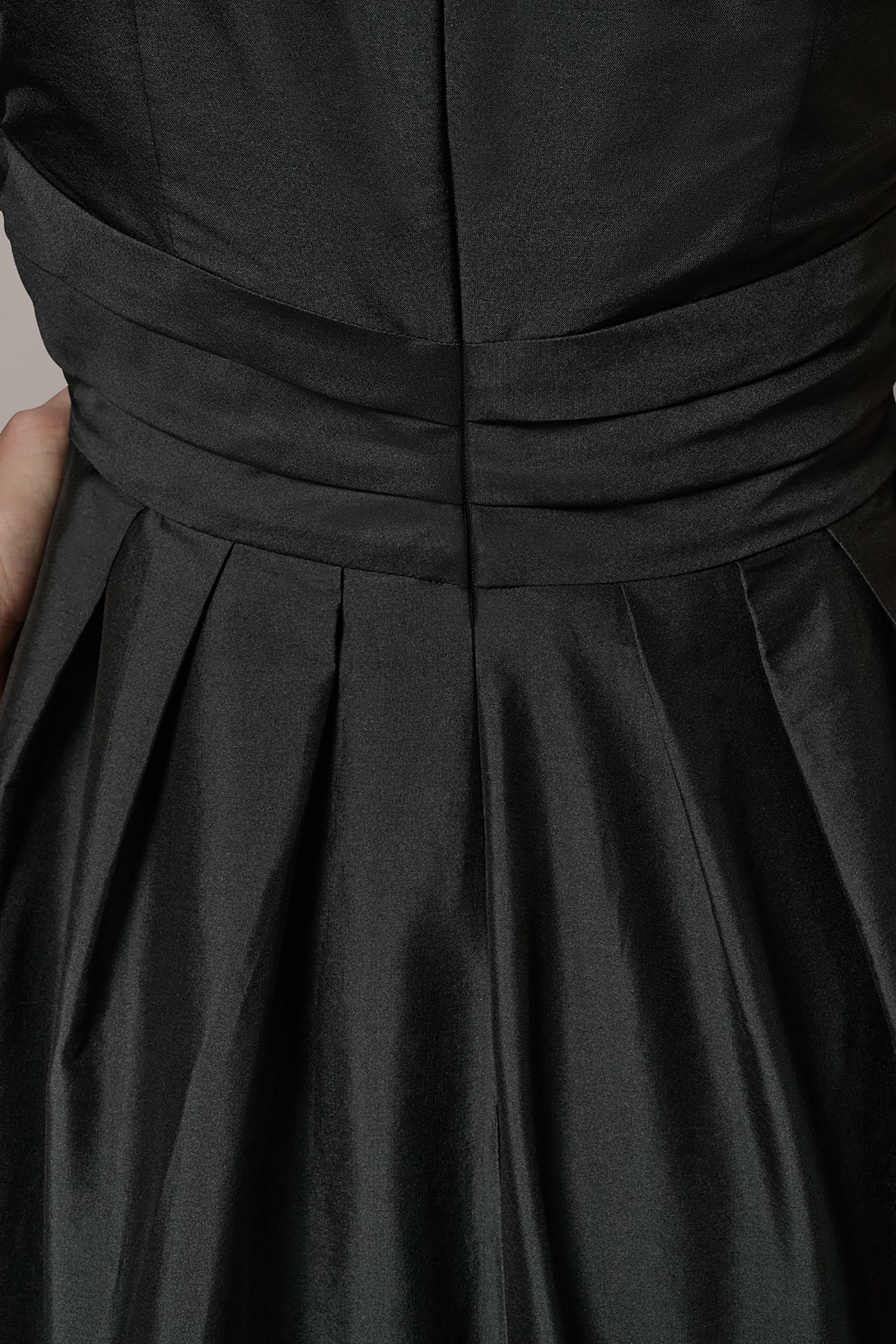 Black SLEEVELESS V-NECK TAFFETA MIDI COCKTAIL DRESS Donna Karan