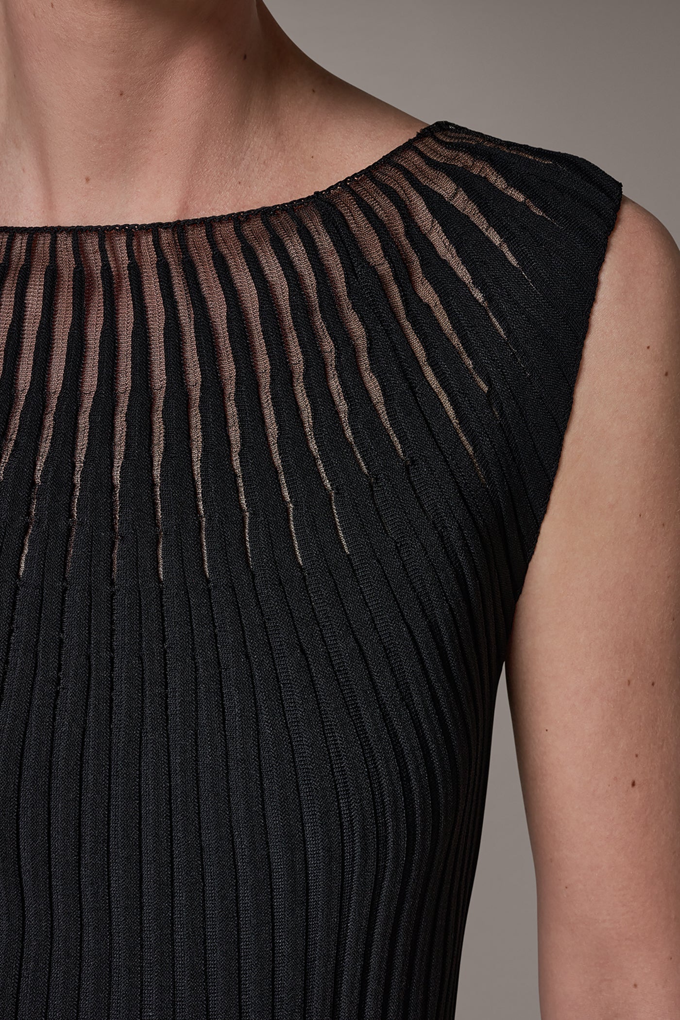 Black RIBBED SLEEVLESS SWEATER Donna Karan