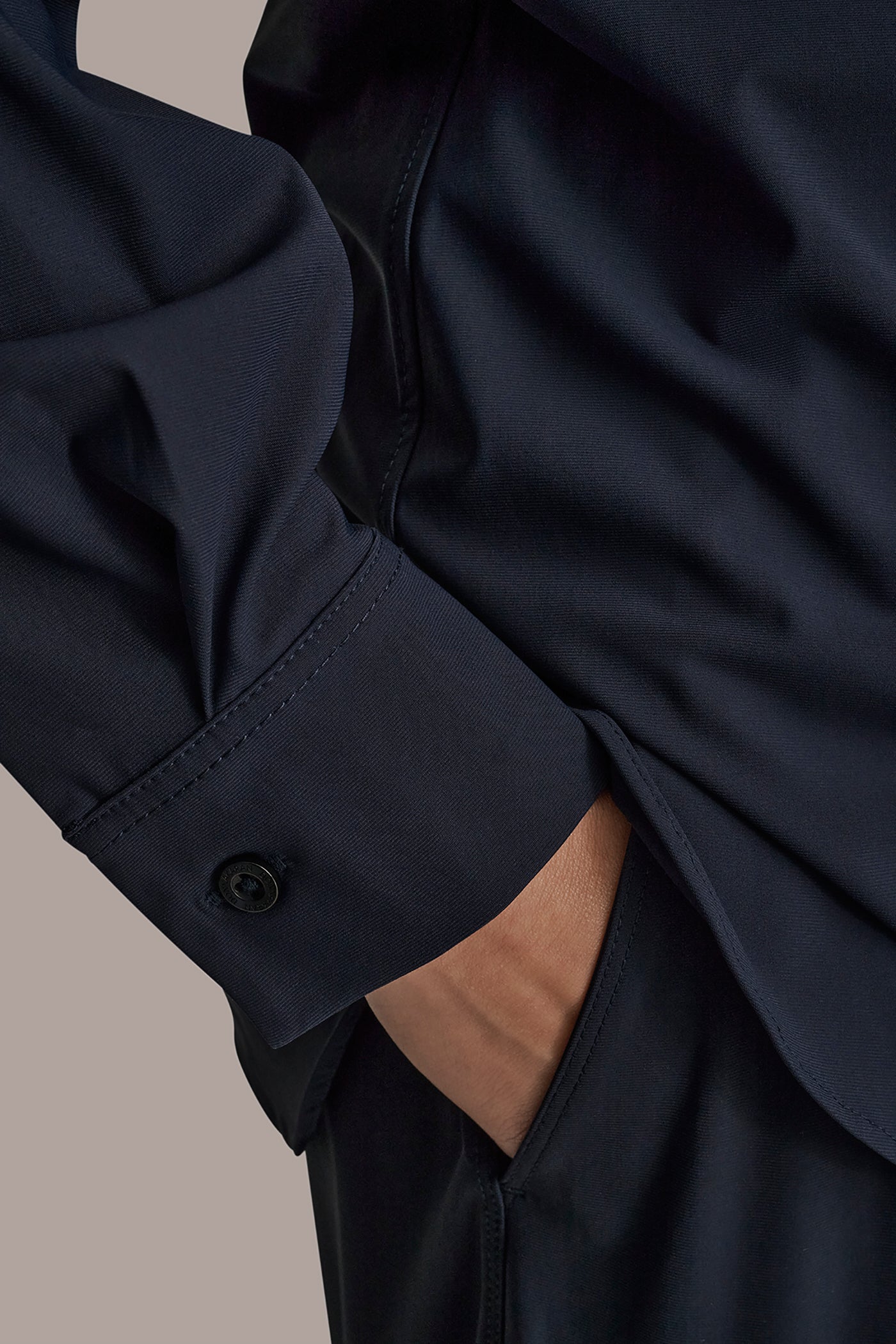 NIGHTFALL THE MODERN TRAVEL BUTTON-DOWN SHIRT Donna Karan