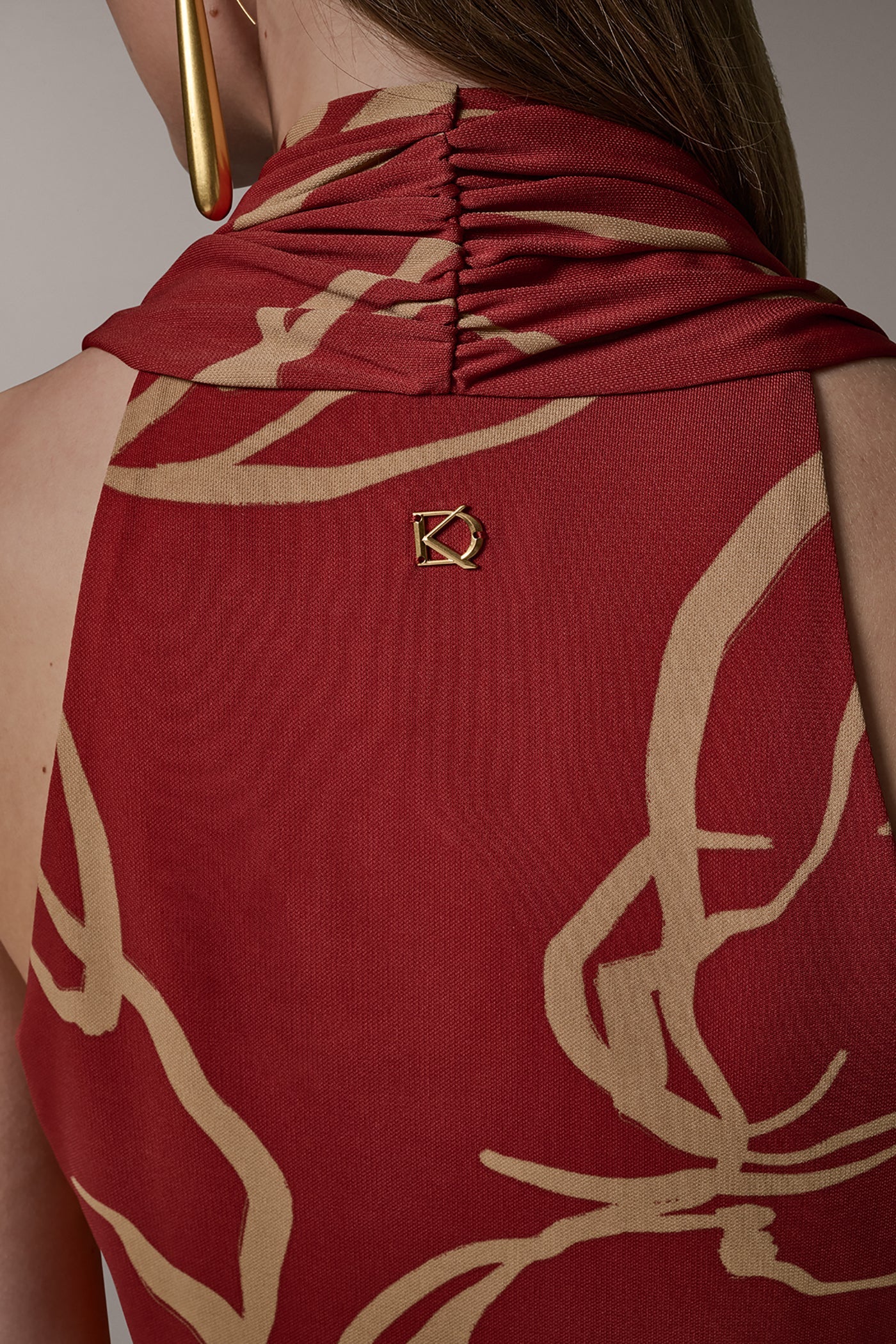 Sunbaked/Fawn RUCHED V-NECK TOP Donna Karan