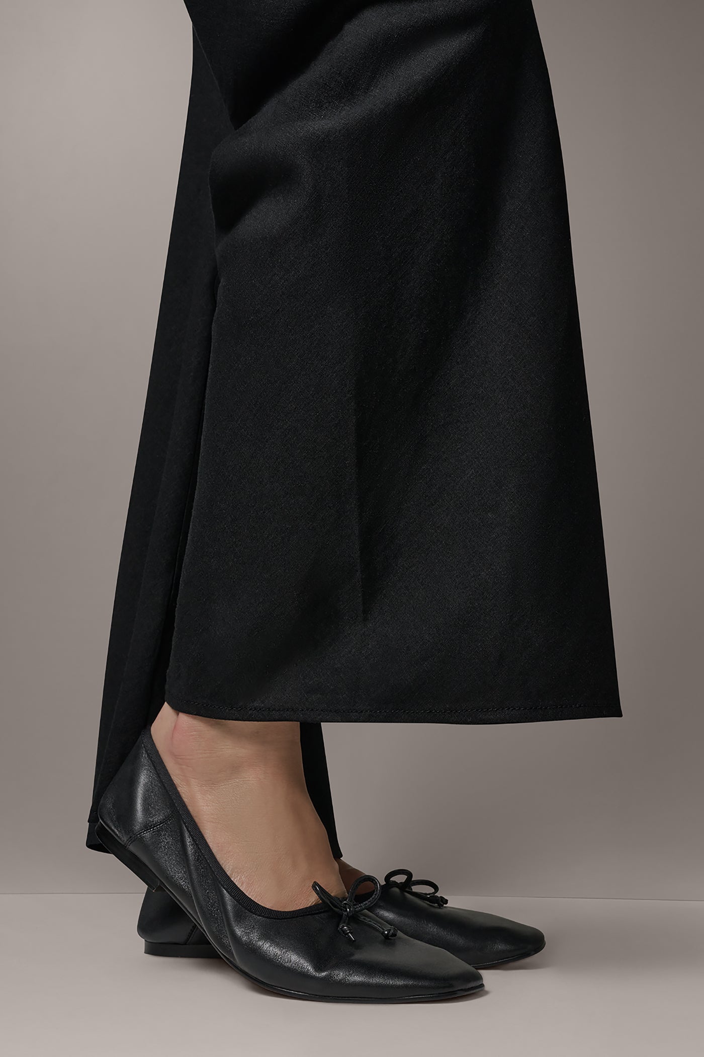 Black MID-RISE RELAXED ANKLE PANT Donna Karan