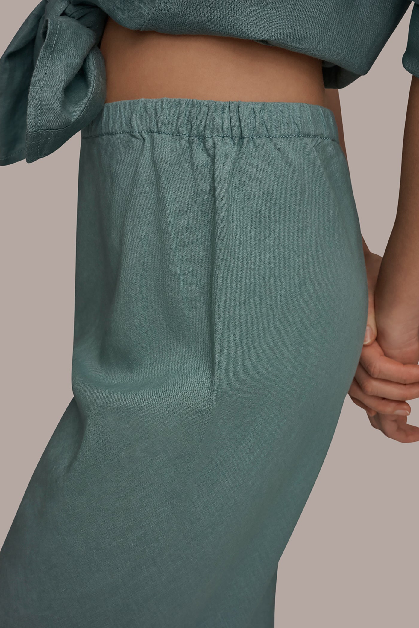 Waterlily MID-RISE RELAXED ANKLE PANT Donna Karan