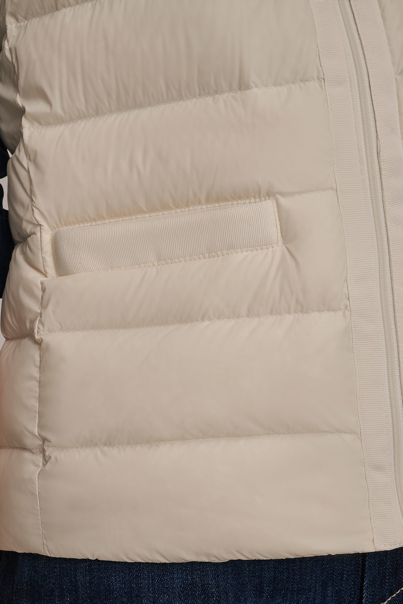 CREAM CAP SLEEVE PUFFER VEST Donna Karan