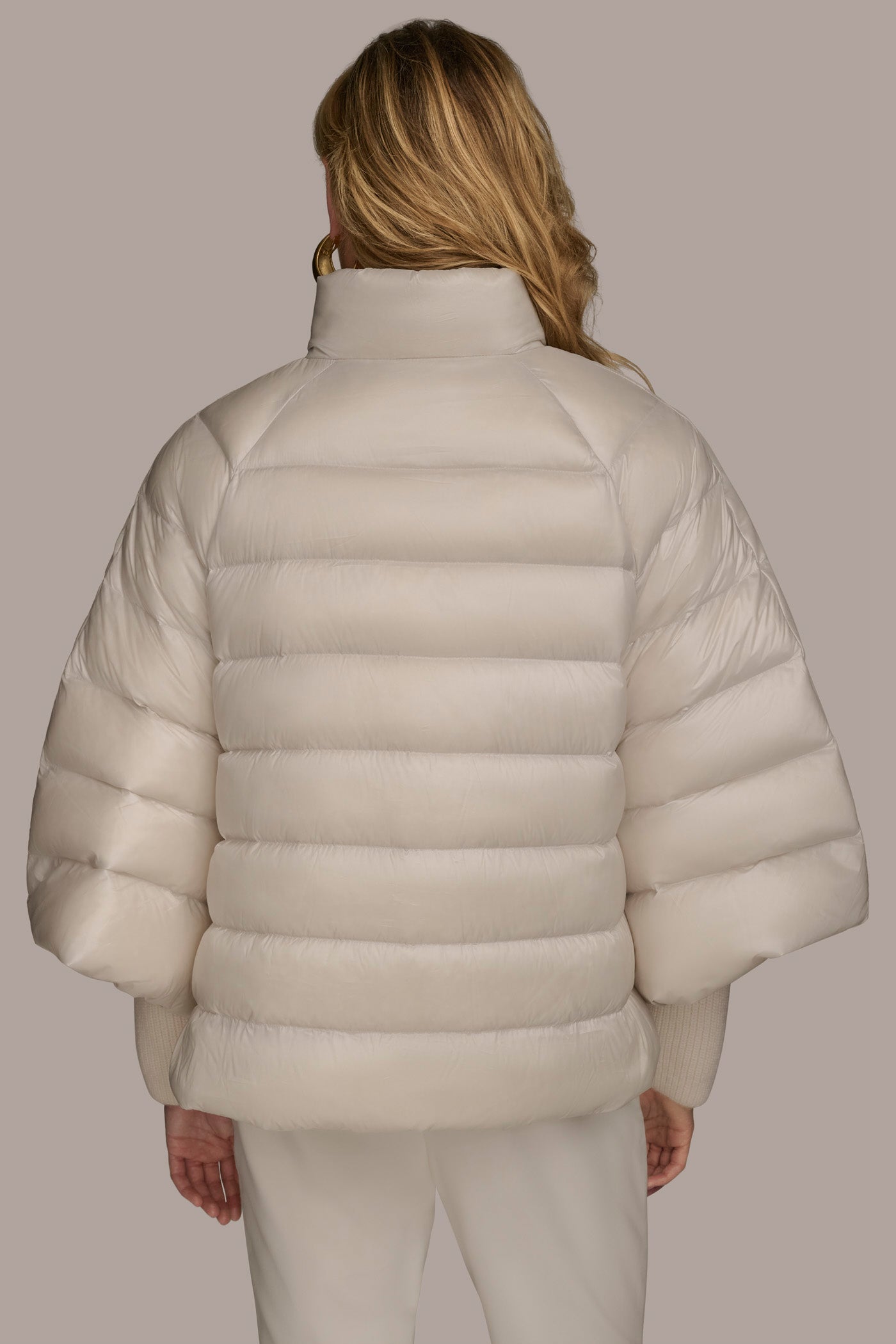 WHITE SAND PUFFER CAPE Donna Karan