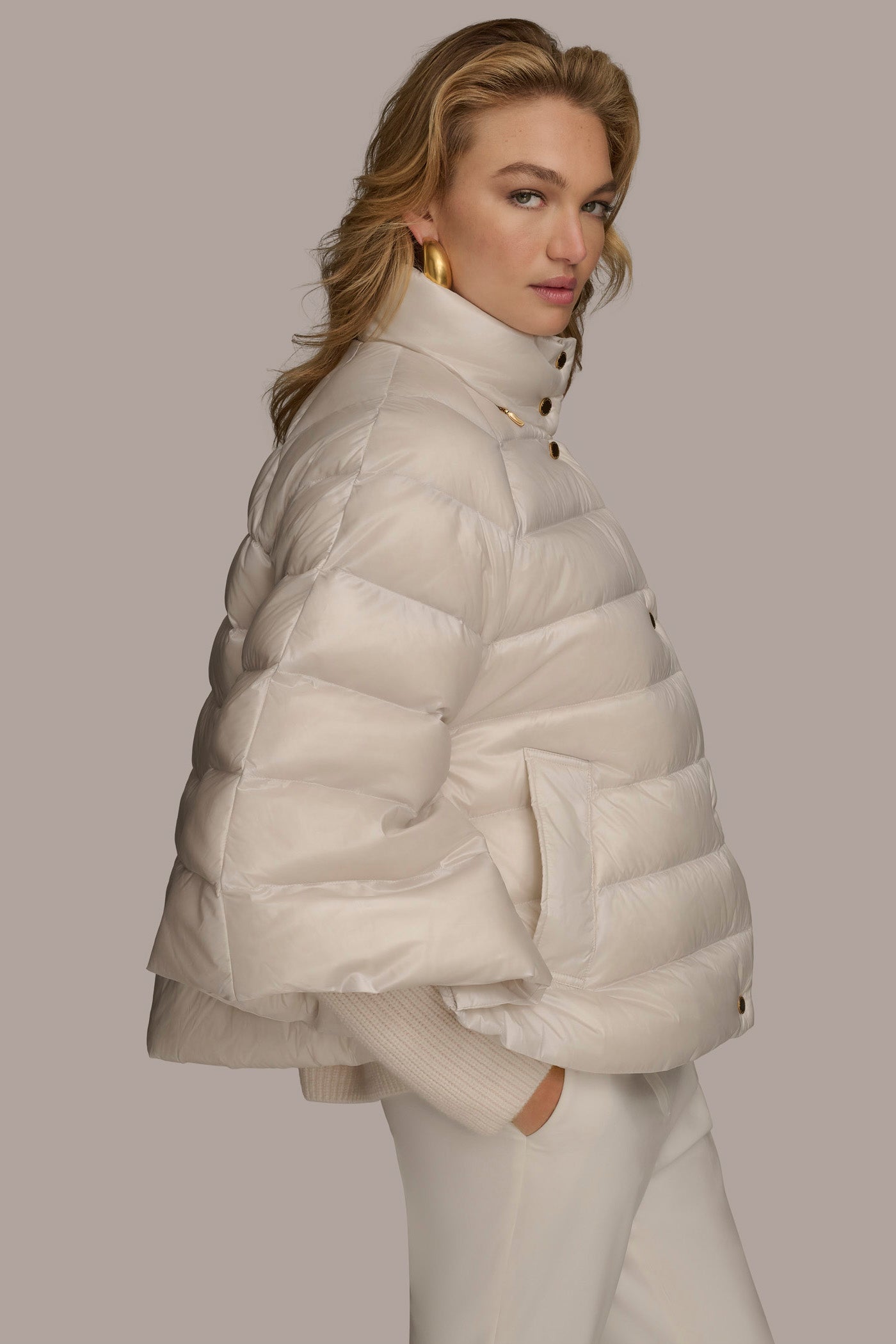 WHITE SAND PUFFER CAPE Donna Karan