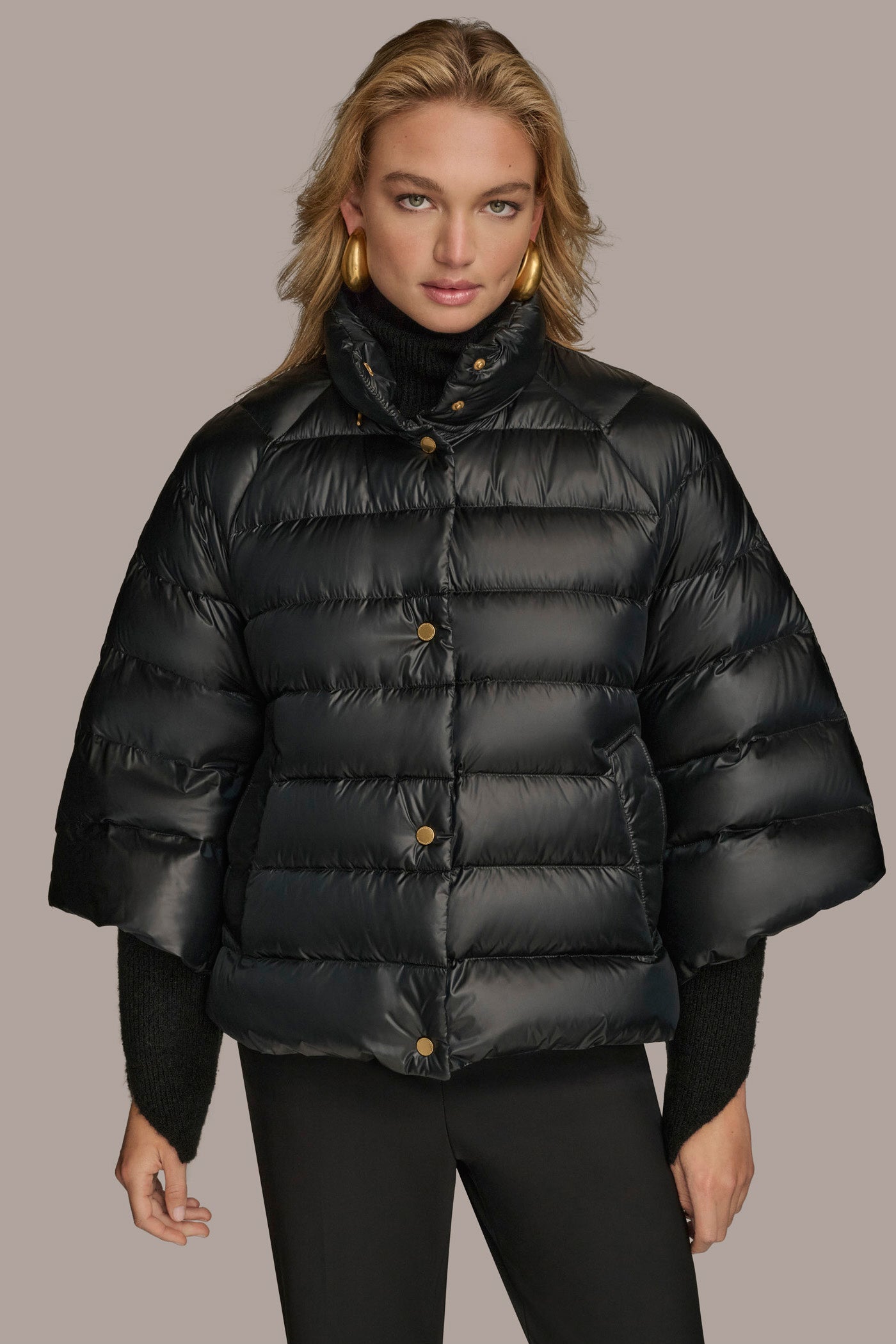 PEARLIZED BLACK PUFFER CAPE Donna Karan