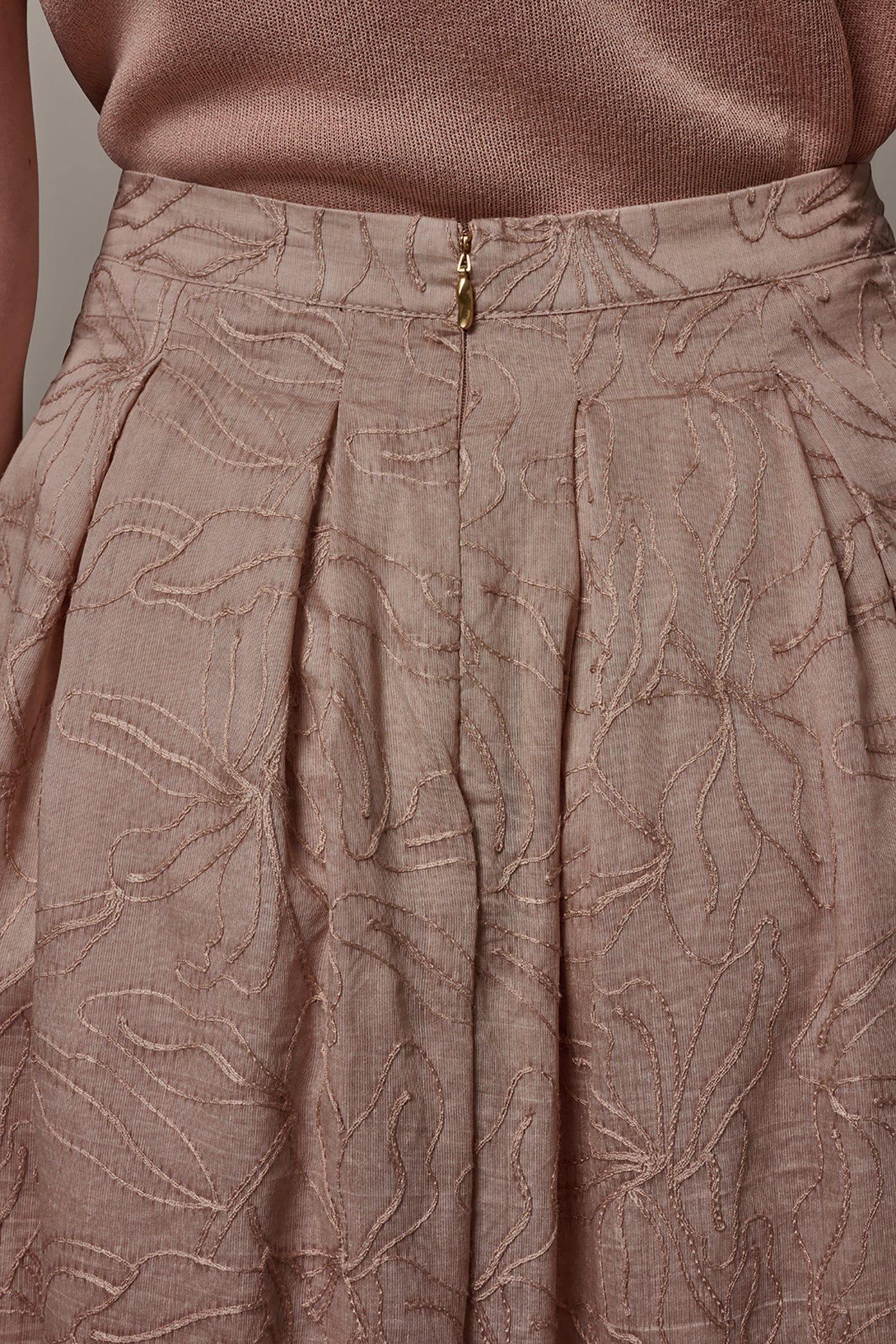 Umbria FLORAL EMBROIDERED PLEATED A-LINE SKIRT Donna Karan