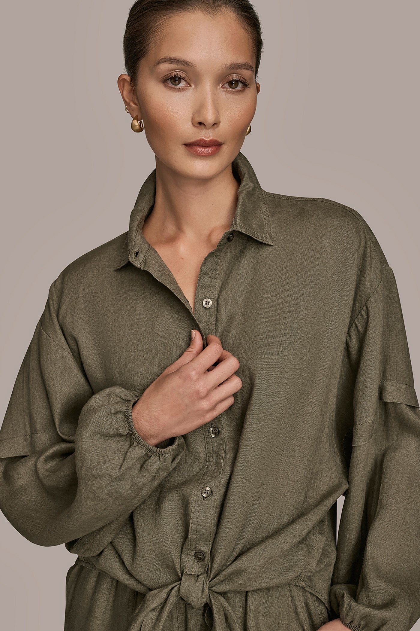 KHAKI GREEN LINEN BLOUSON SLEEVE TIE-FRONT SHIRT Donna Karan