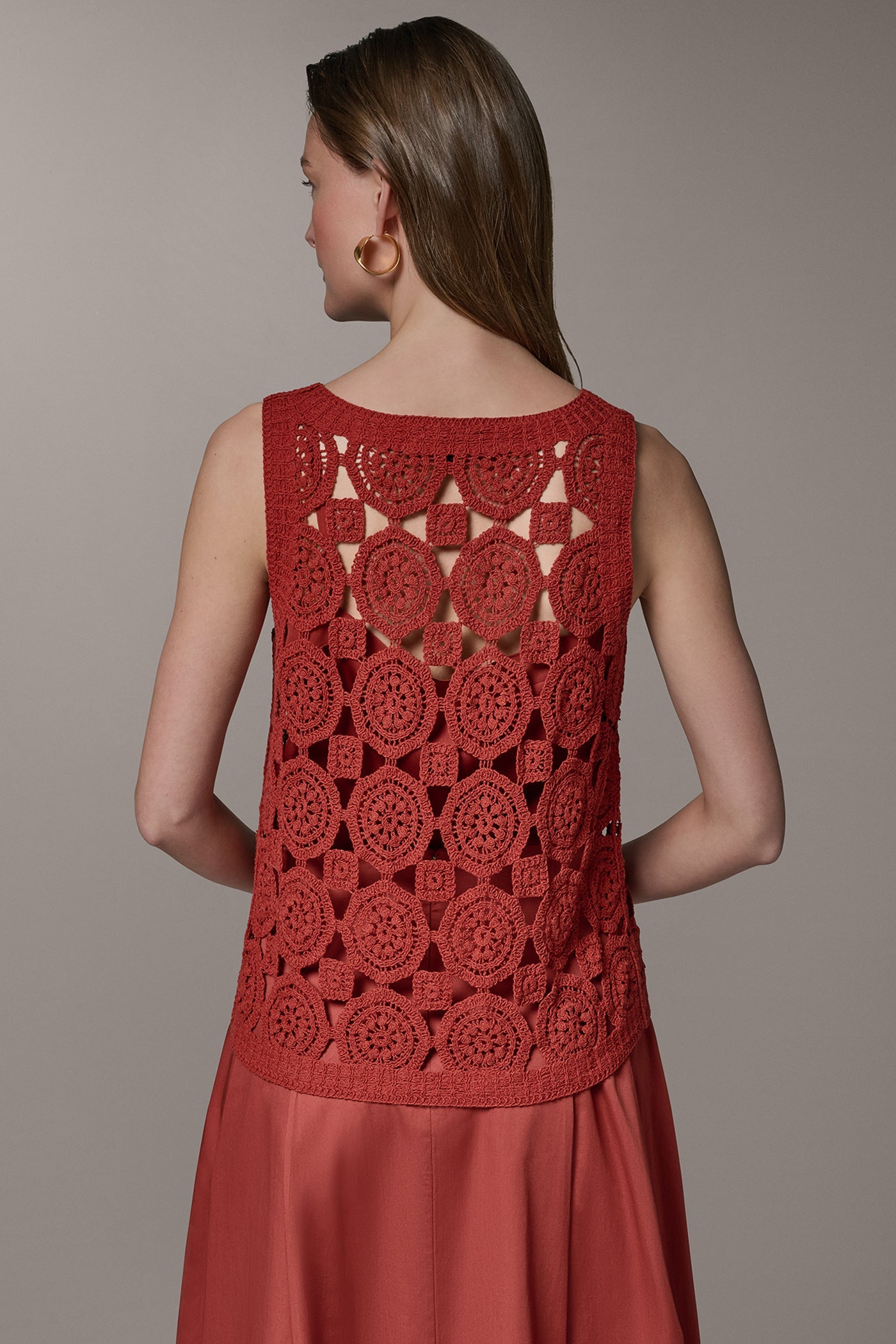 Sunbaked SLEEVELESS CROCHET SHELL Donna Karan