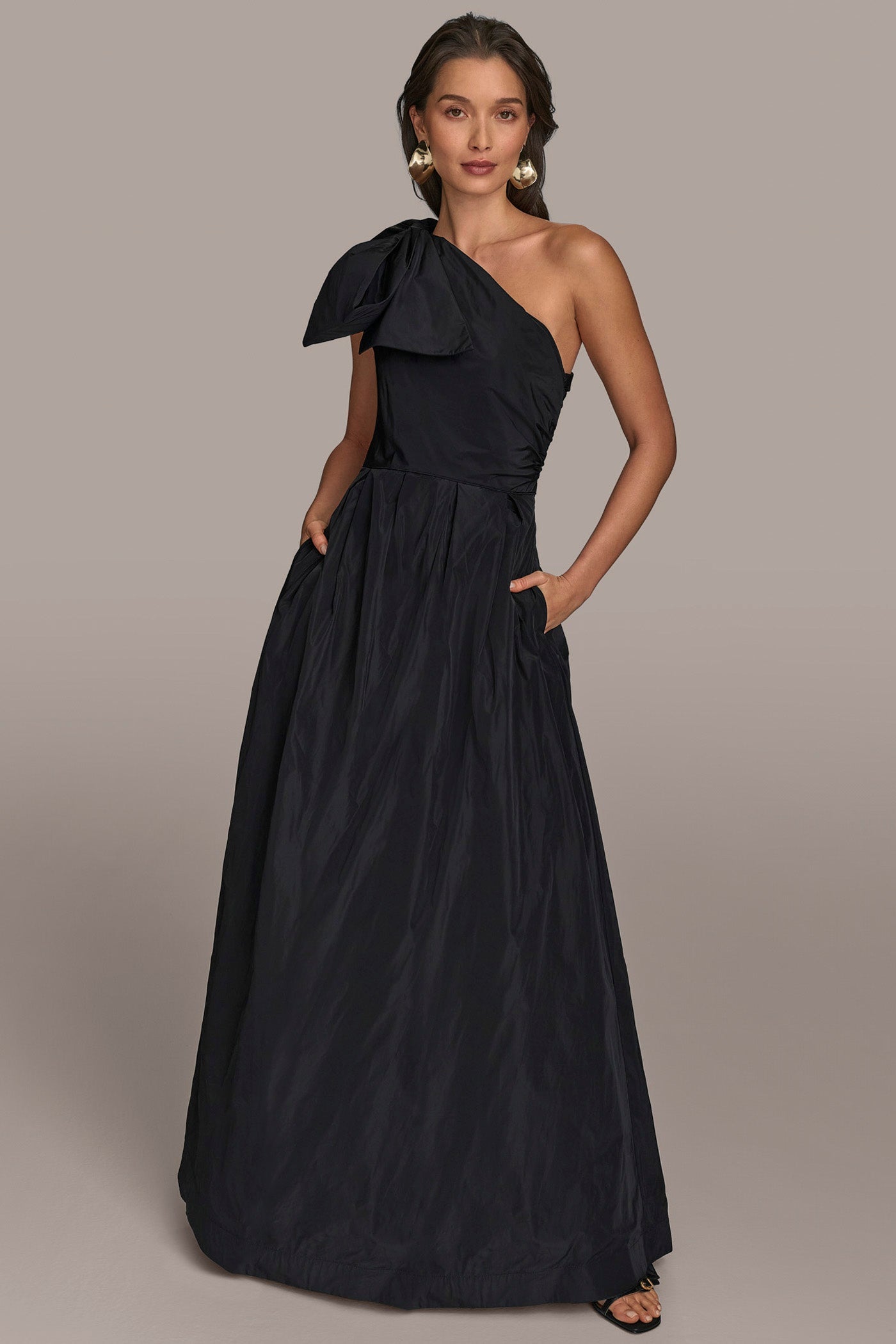 Black TAFFETA ONE-SHOULDER BALL GOWN Donna Karan