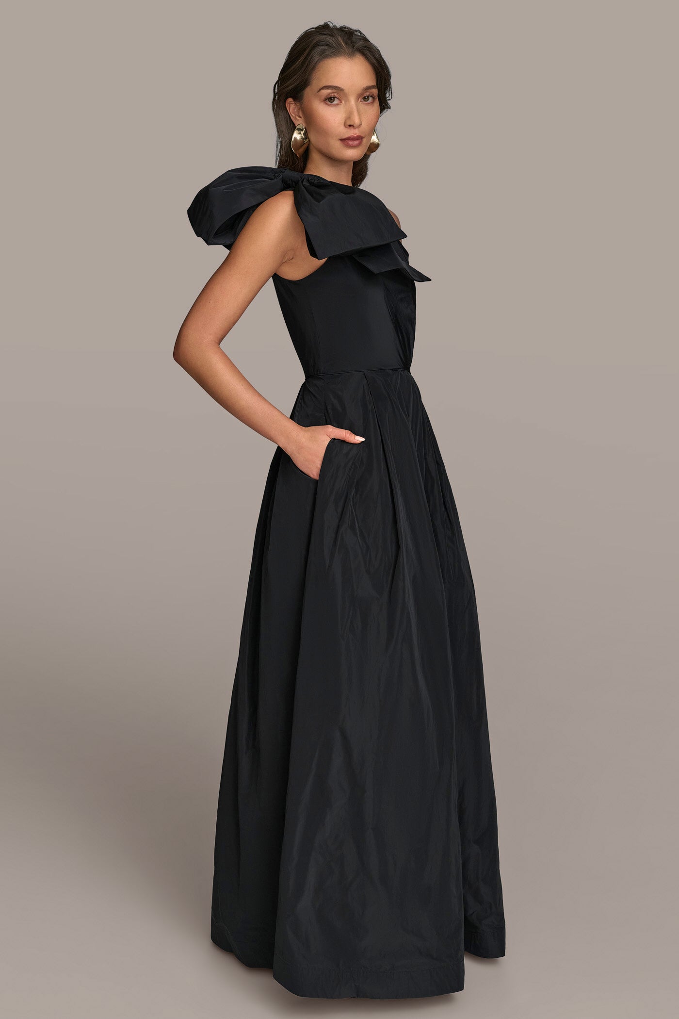 Black TAFFETA ONE-SHOULDER BALL GOWN Donna Karan