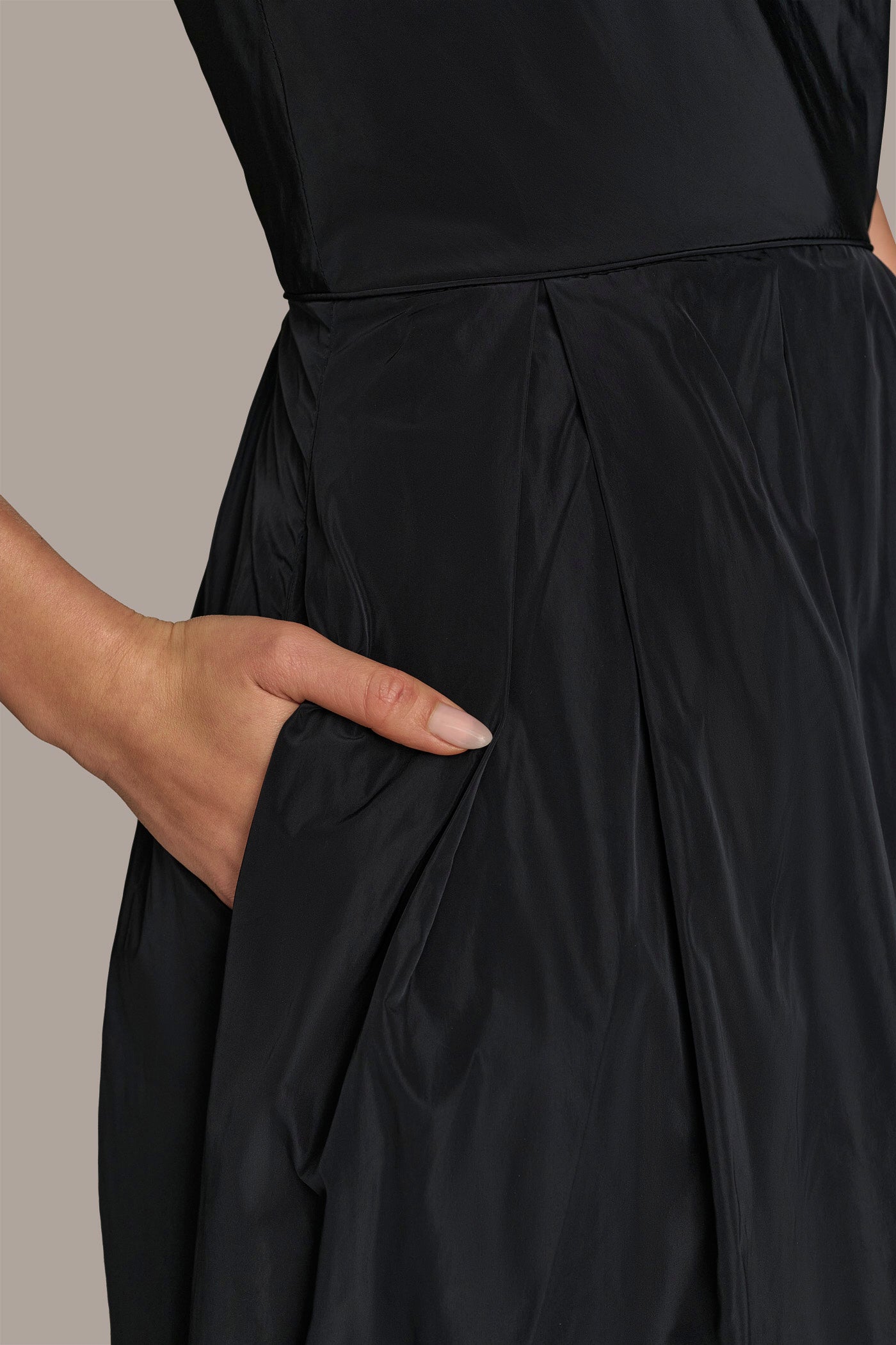 Black TAFFETA ONE-SHOULDER BALL GOWN Donna Karan