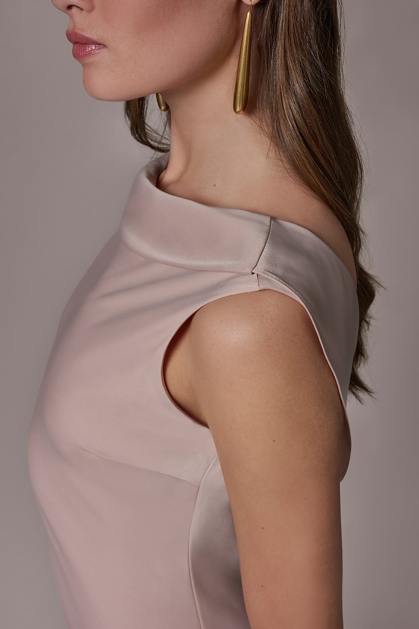 Snow Petal SATIN RUFFLE BACK GOWN Donna Karan