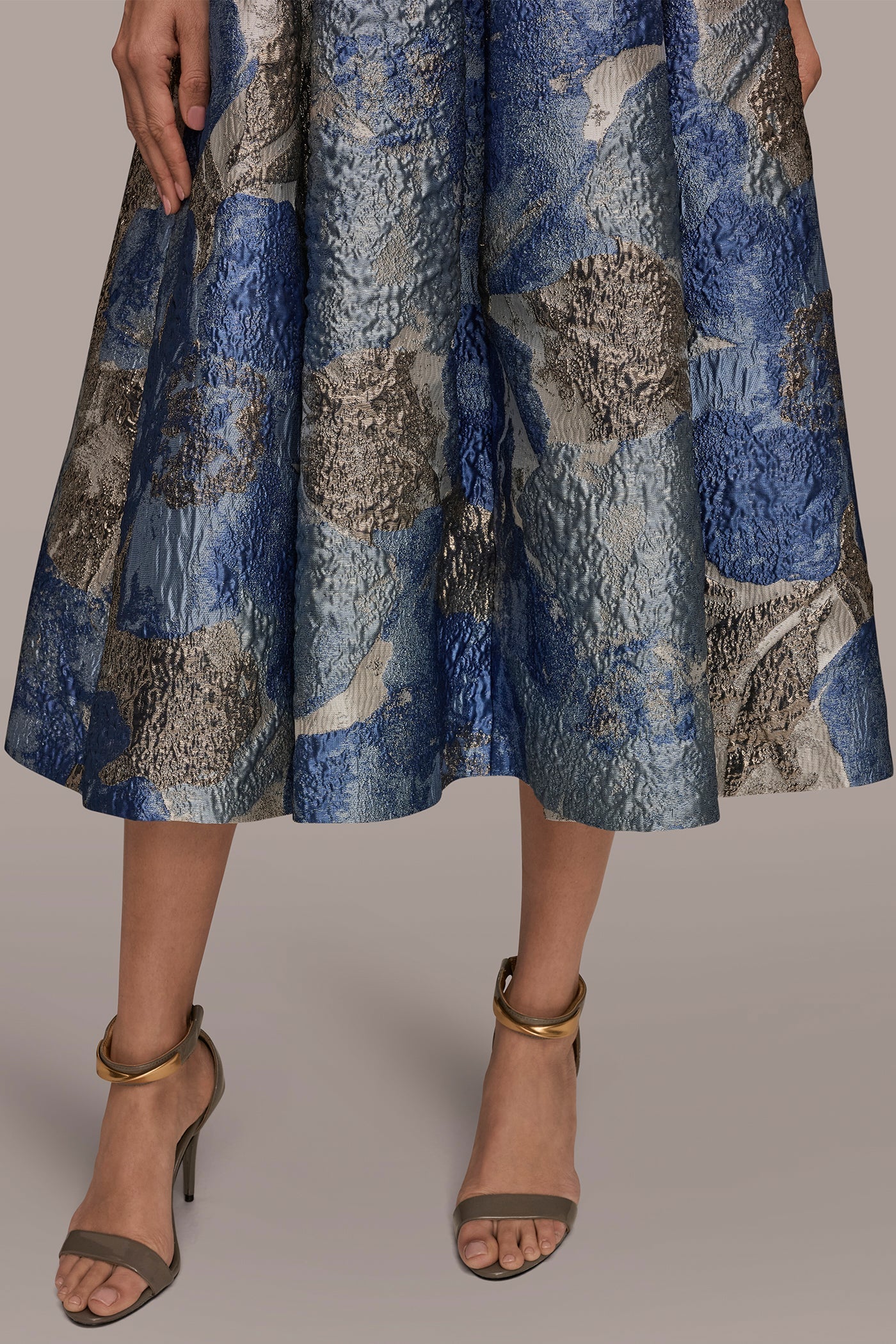 Washed Indigo Multi METALLIC FLORAL-JACQUARD SLEEVELESS MIDI GOWN Donna Karan