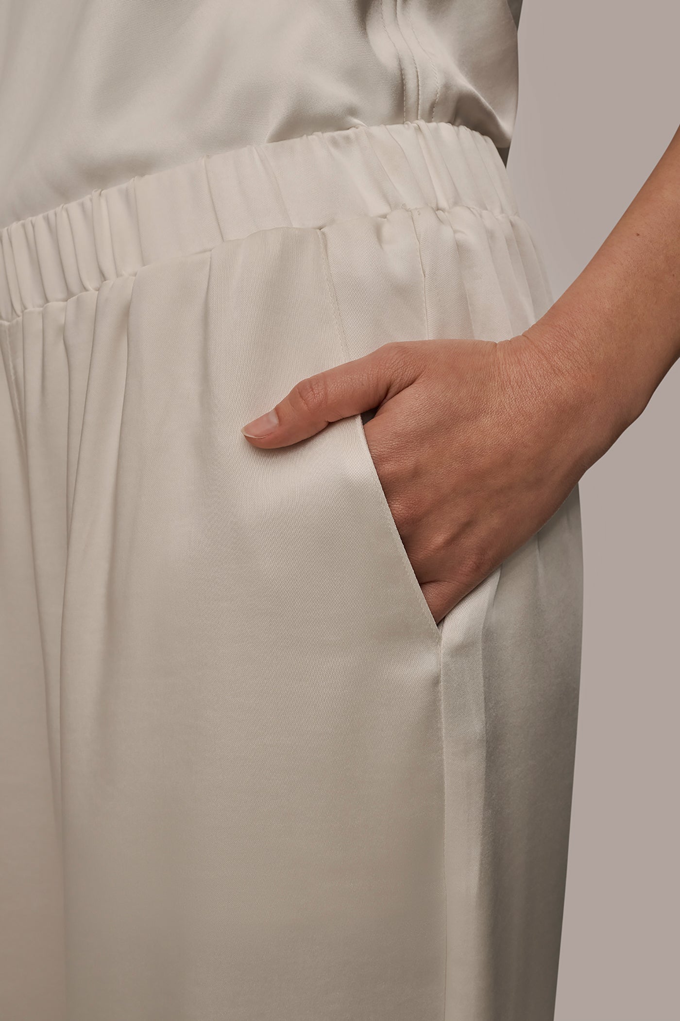 CREAM SATIN MID-RISE RELAXED PANT Donna Karan