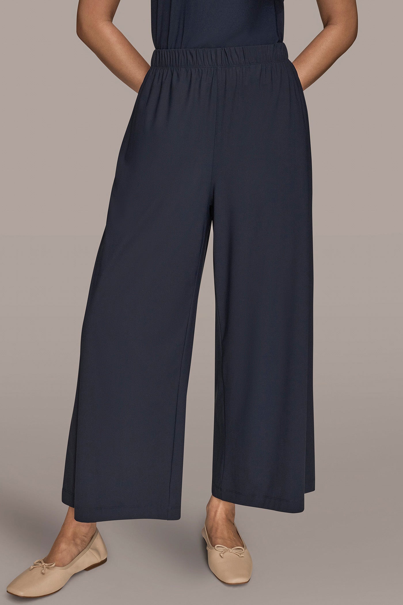 NIGHTFALL THE MODERN TRAVEL MID-RISE RELAXED ANKLE PANT Donna Karan
