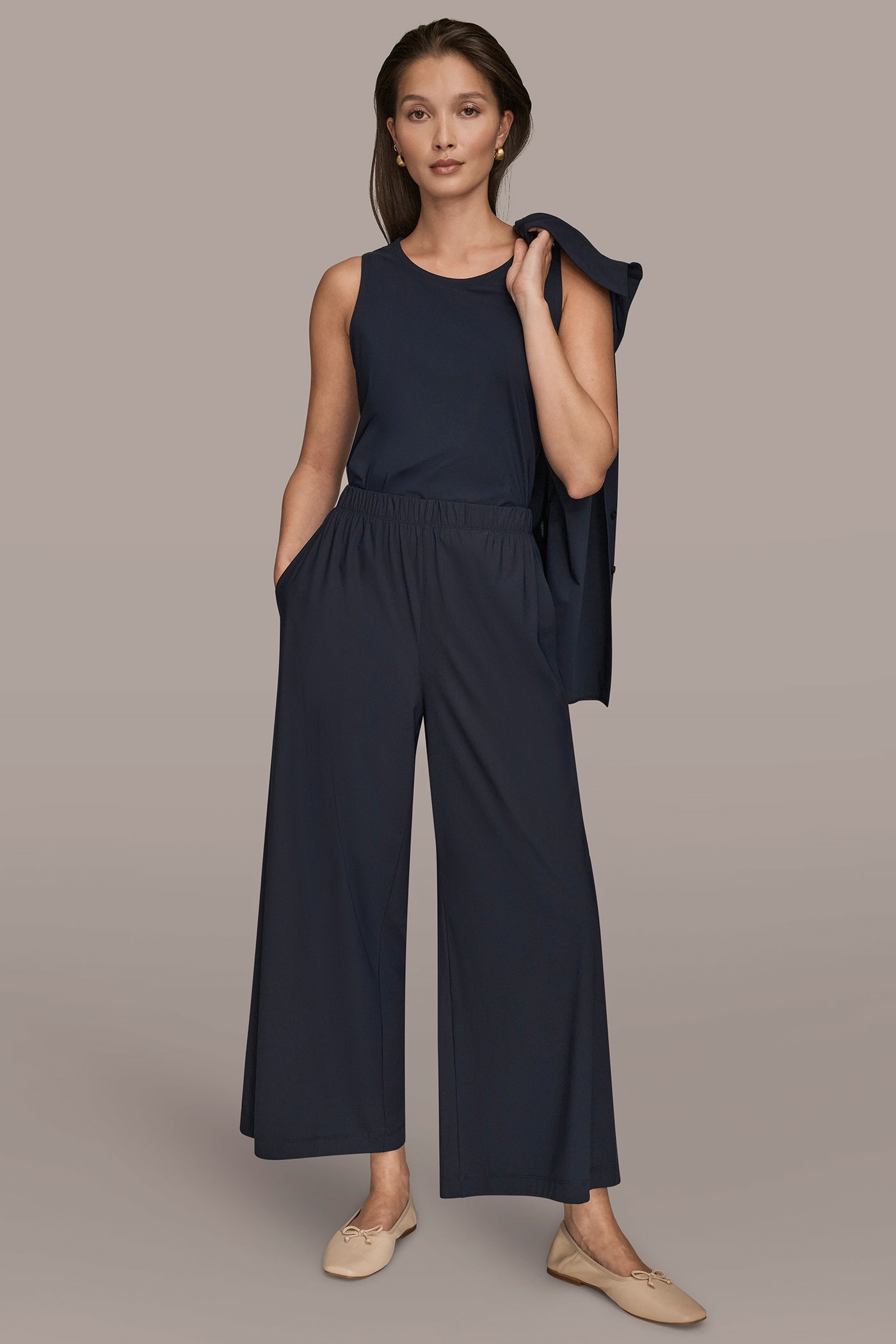 NIGHTFALL THE MODERN TRAVEL MID-RISE RELAXED ANKLE PANT Donna Karan
