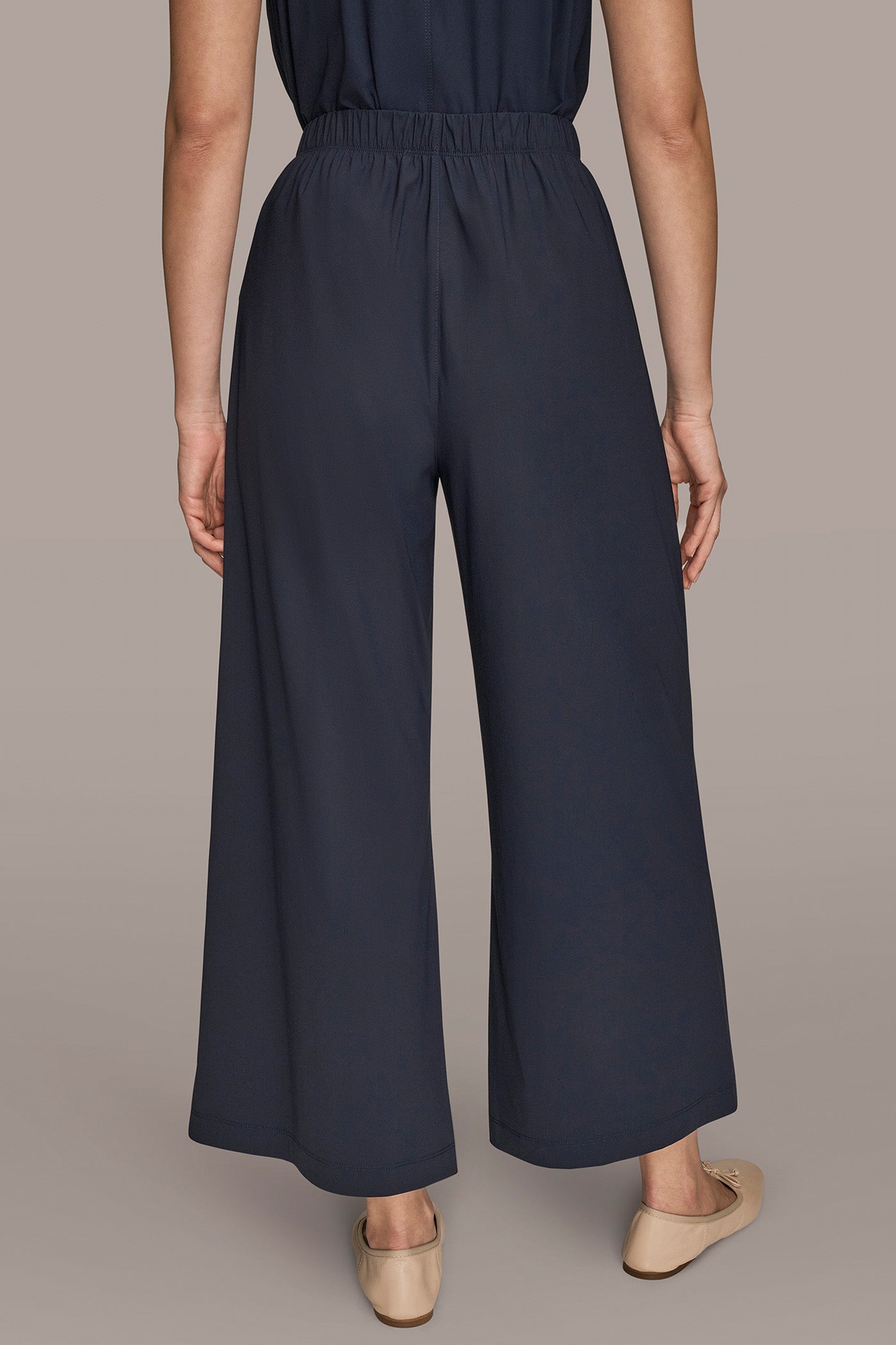NIGHTFALL THE MODERN TRAVEL MID-RISE RELAXED ANKLE PANT Donna Karan
