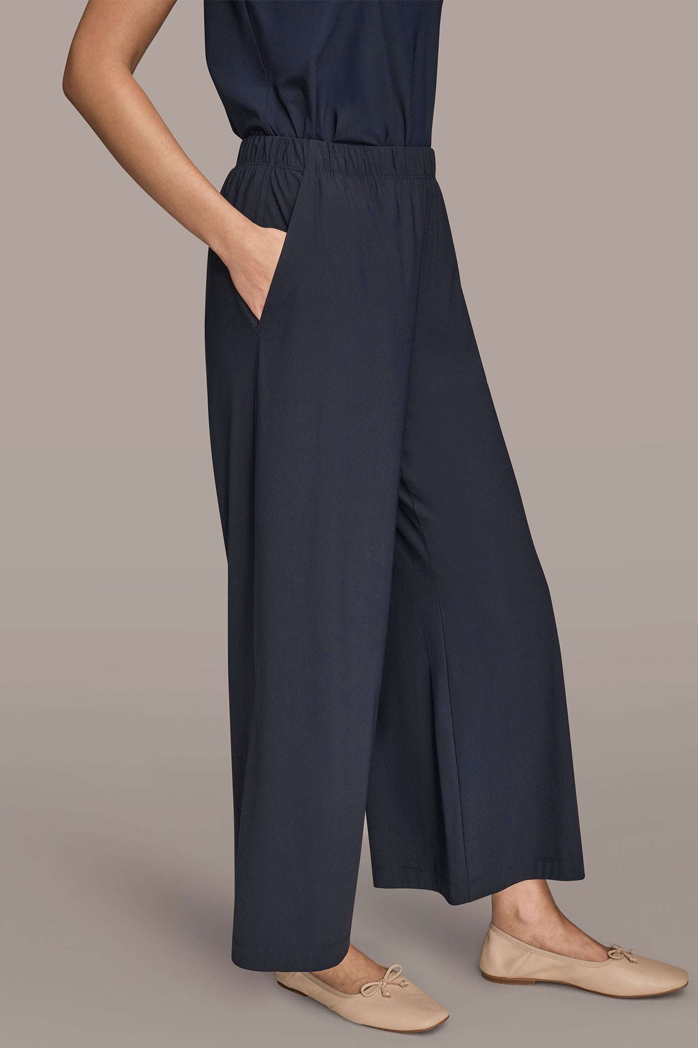 NIGHTFALL THE MODERN TRAVEL MID-RISE RELAXED ANKLE PANT Donna Karan