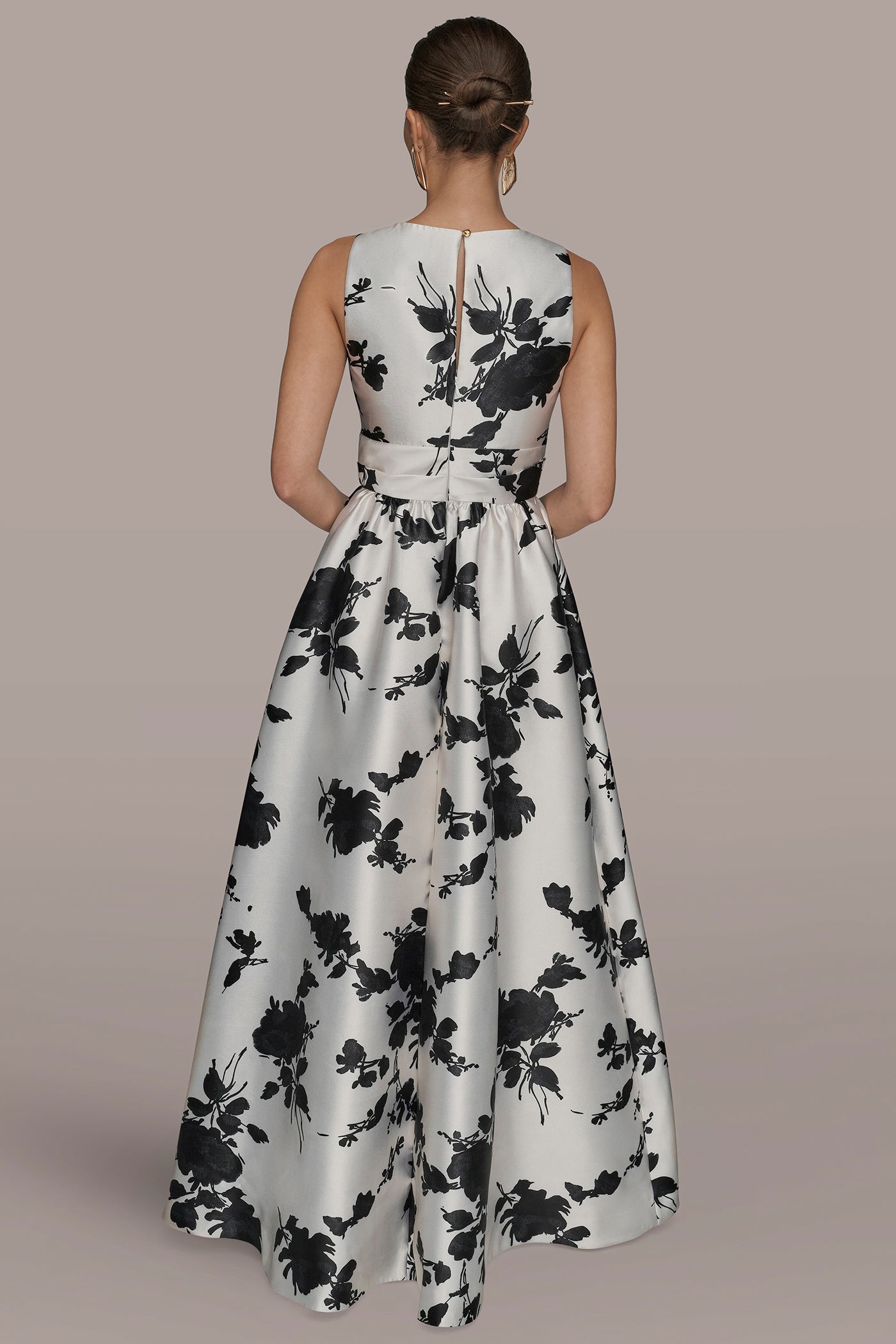 Cream/Black MIKADO SLEEVELESS V-NECK FLORAL GOWN Donna Karan