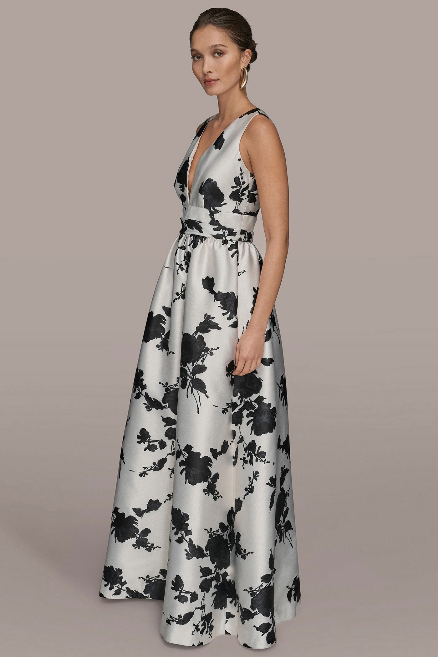 Cream/Black MIKADO SLEEVELESS V-NECK FLORAL GOWN Donna Karan