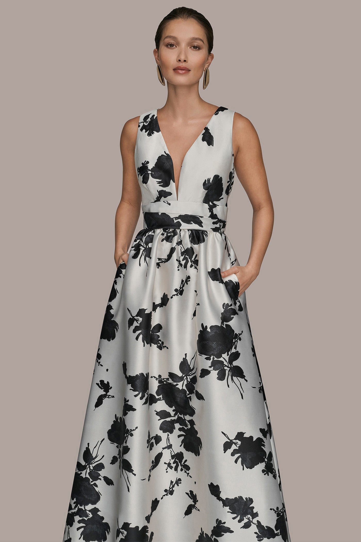 Cream/Black MIKADO SLEEVELESS V-NECK FLORAL GOWN Donna Karan