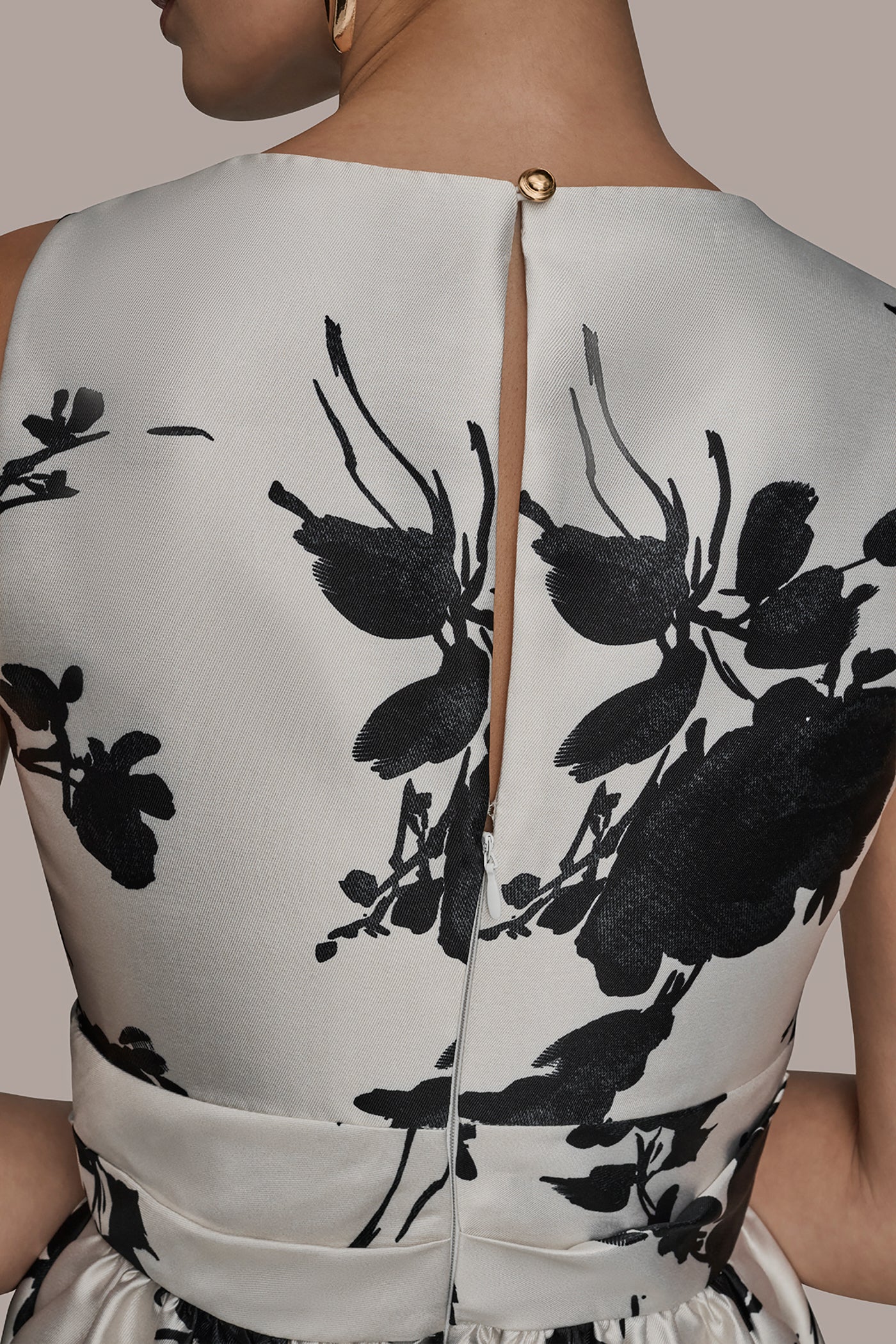Cream/Black MIKADO SLEEVELESS V-NECK FLORAL GOWN Donna Karan