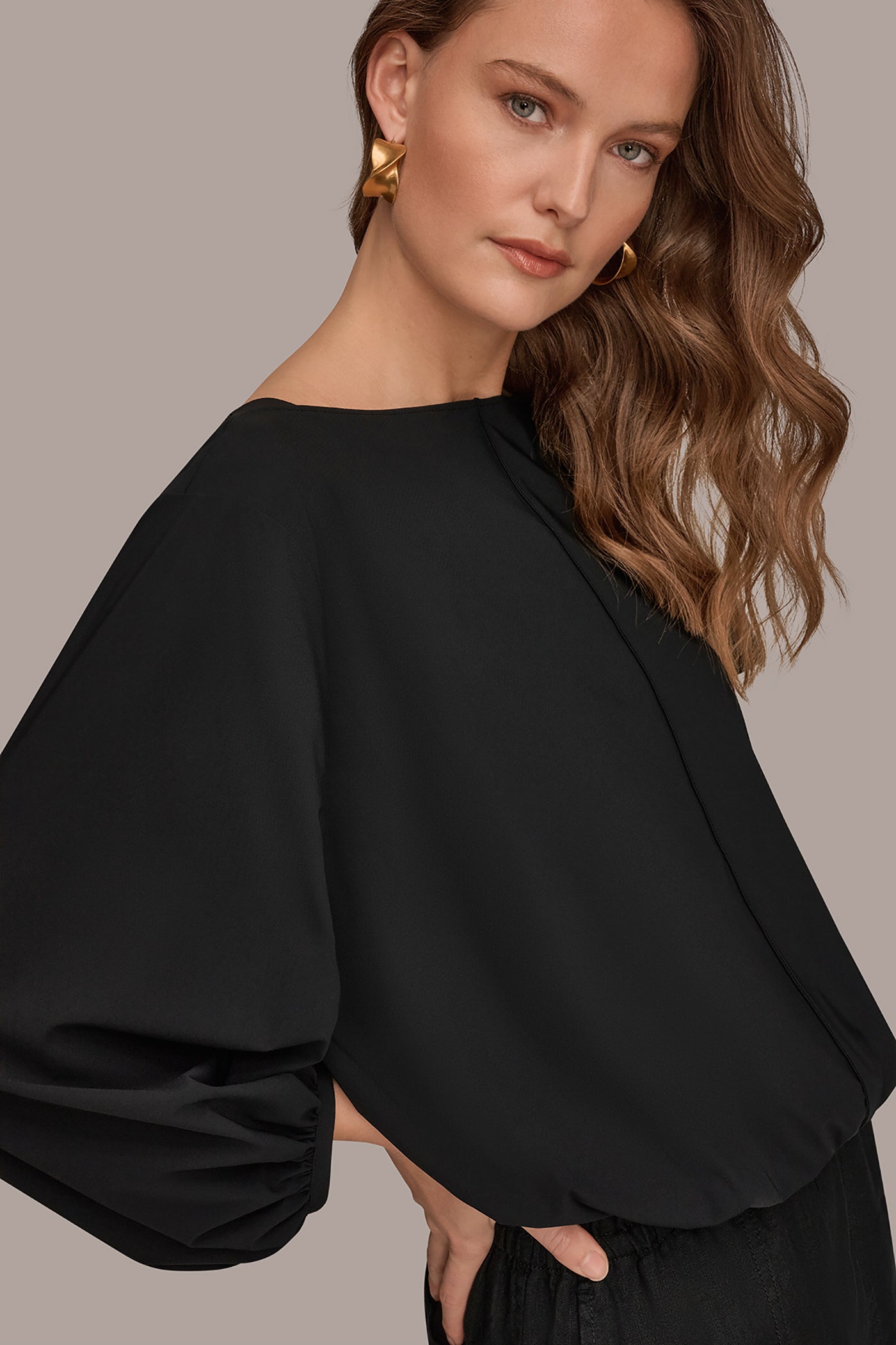 Black THE MODERN TRAVEL BALLOON SLEEVE BLOUSE Donna Karan