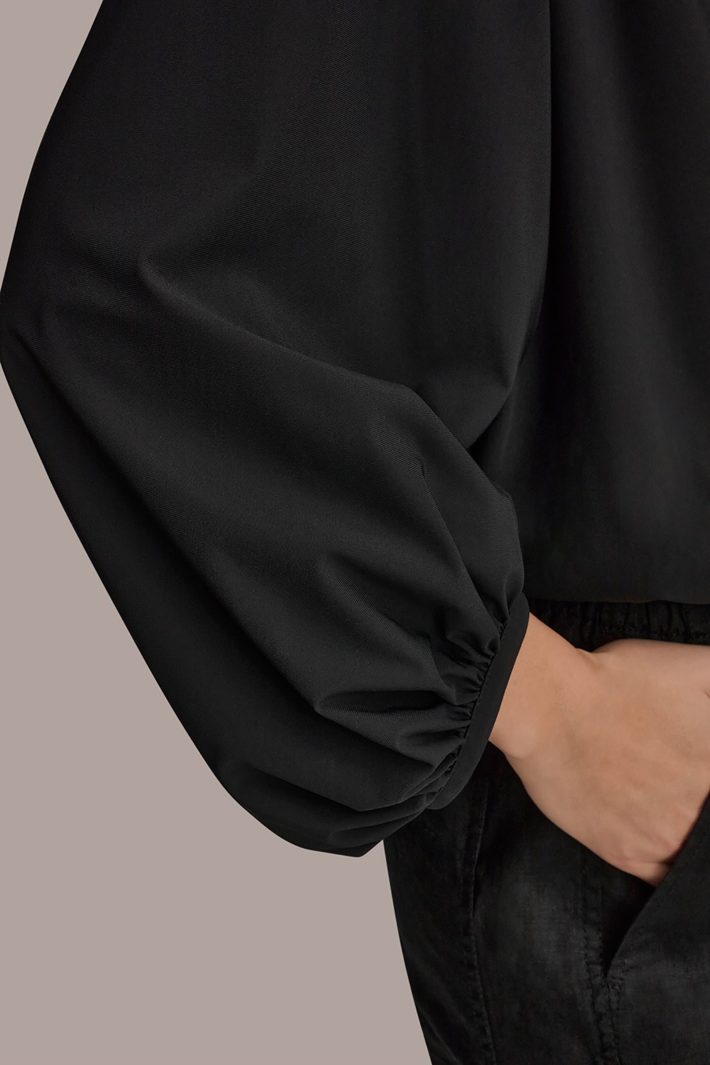 Black THE MODERN TRAVEL BALLOON SLEEVE BLOUSE Donna Karan