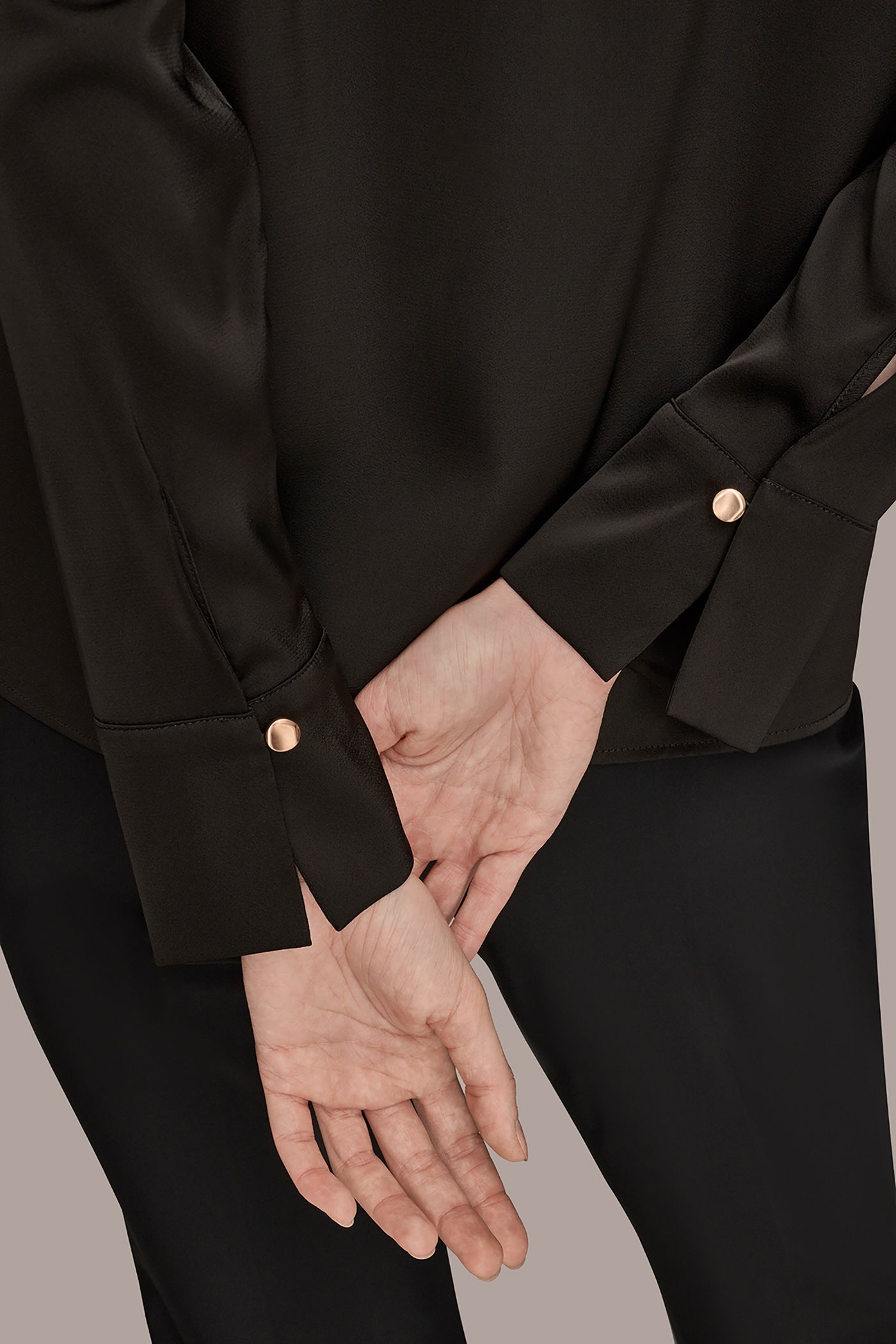Black LONG SLEEVE RING V-NECK BLOUSE Donna Karan