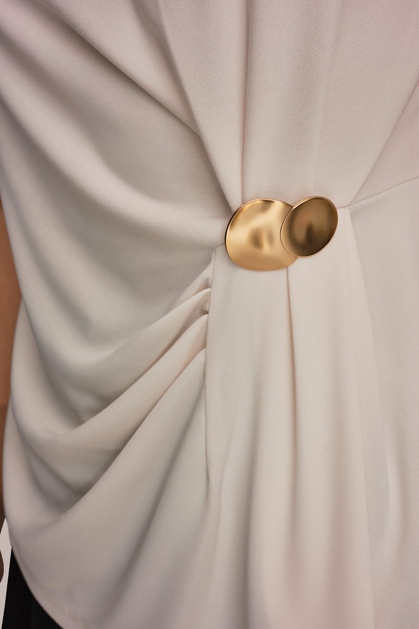 Cream V-NECK TOP Donna Karan