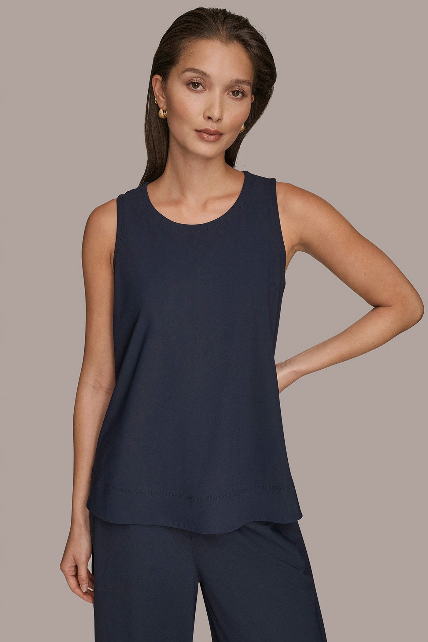 NIGHTFALL THE MODERN TRAVEL SLEEVELESS SWING TANK Donna Karan