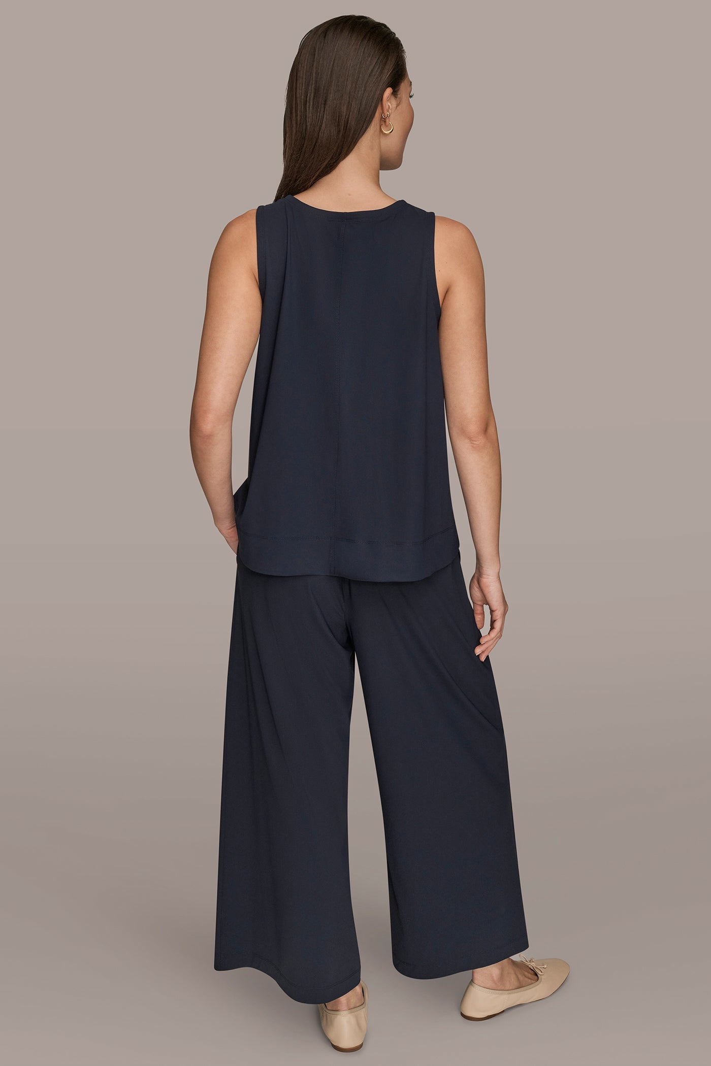 NIGHTFALL THE MODERN TRAVEL SLEEVELESS SWING TANK Donna Karan
