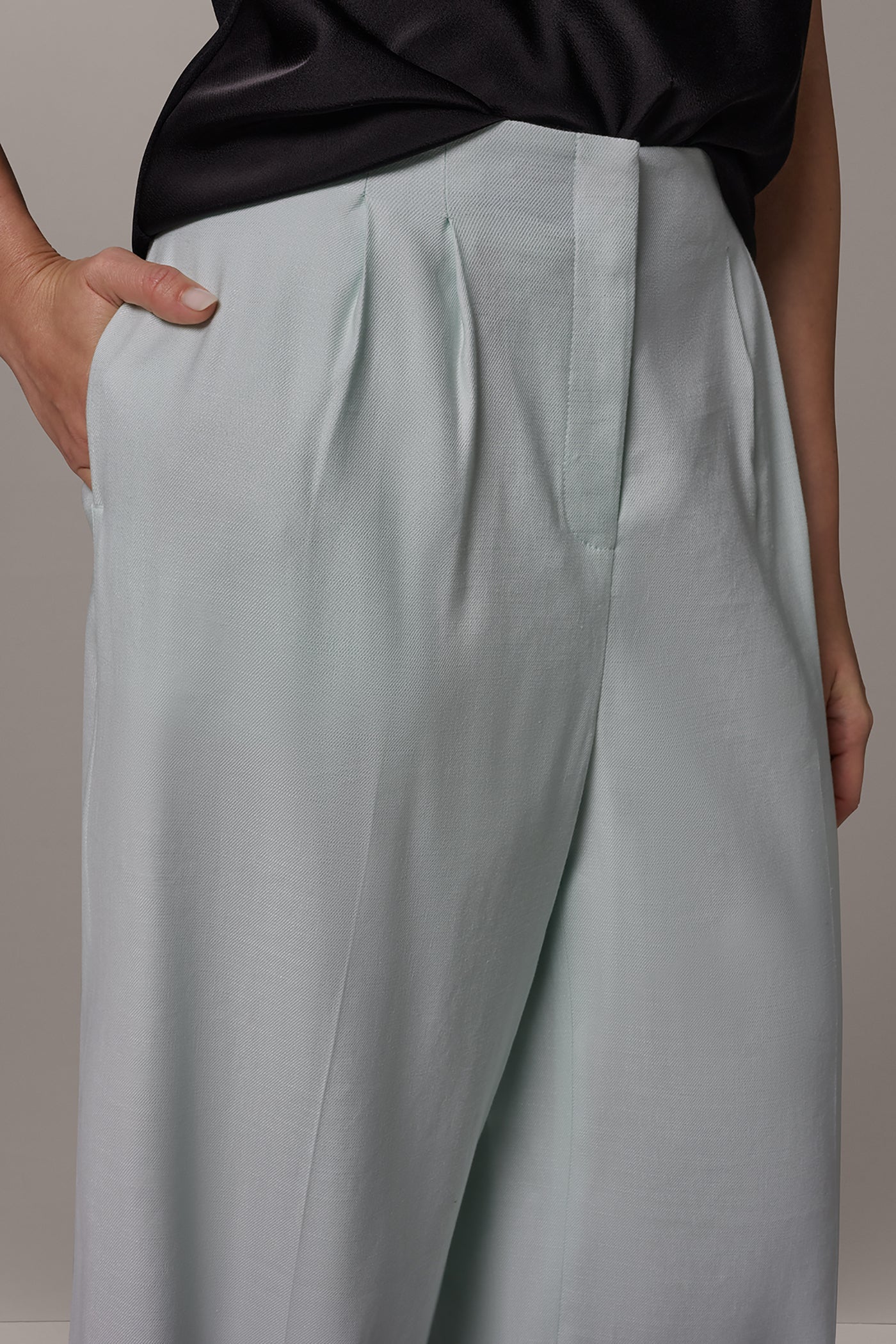 Skylight EXTRA HIGH-RISE PLEATED WIDE-LEG PANT Donna Karan