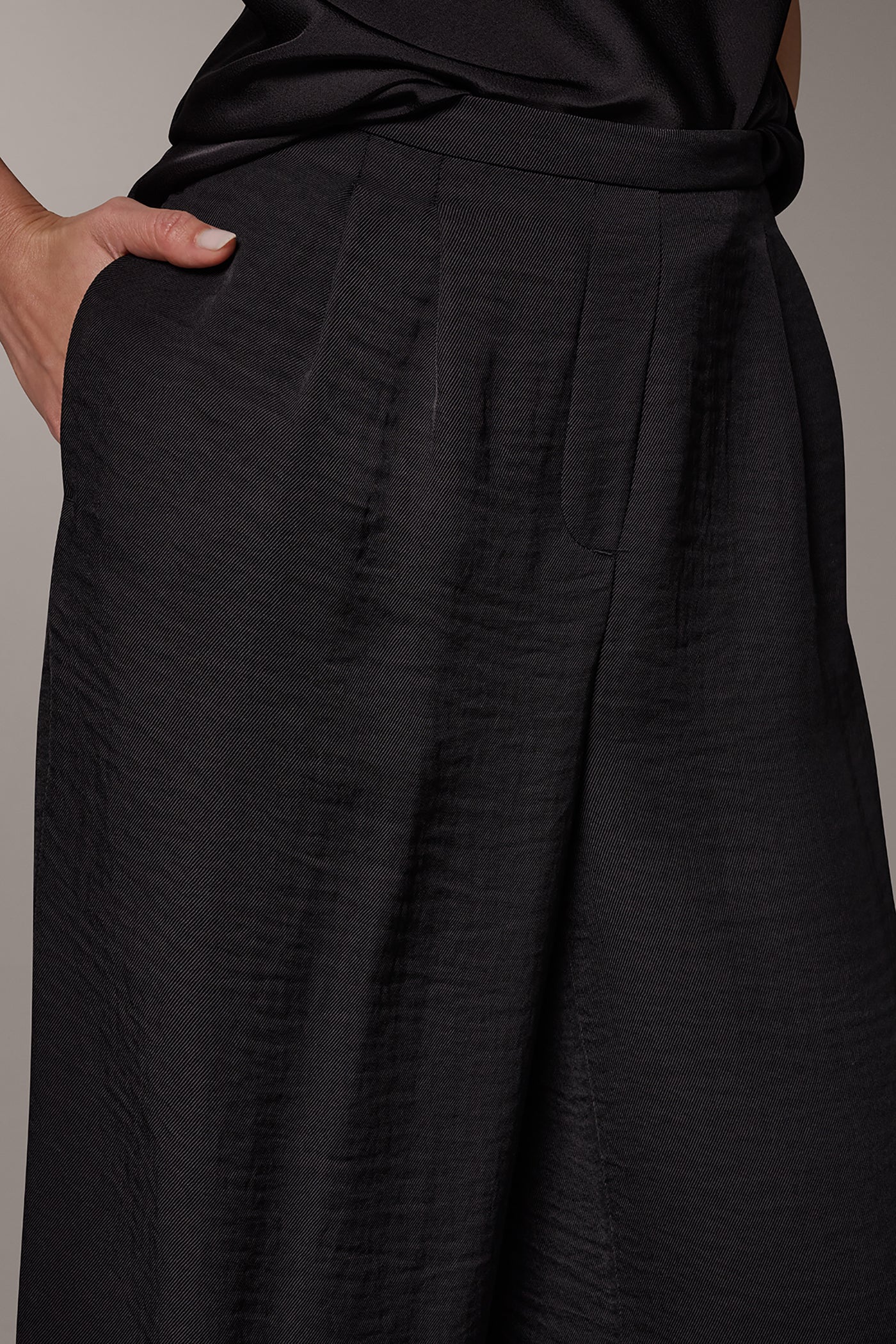 Black EXTRA HIGH-RISE PLEATED RELAXED PULL-ON PANT Donna Karan