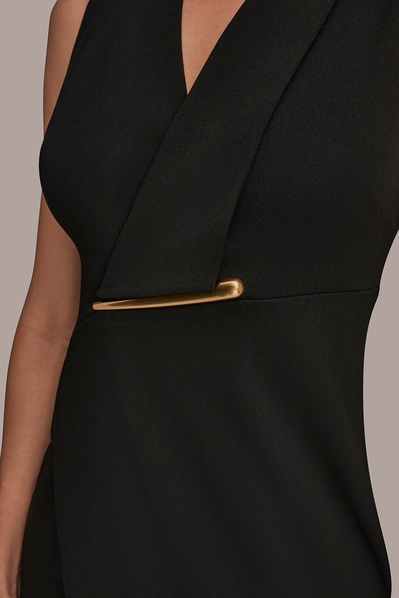 Black SLEEVELESS WRAP V-NECK SHEATH DRESS Donna Karan