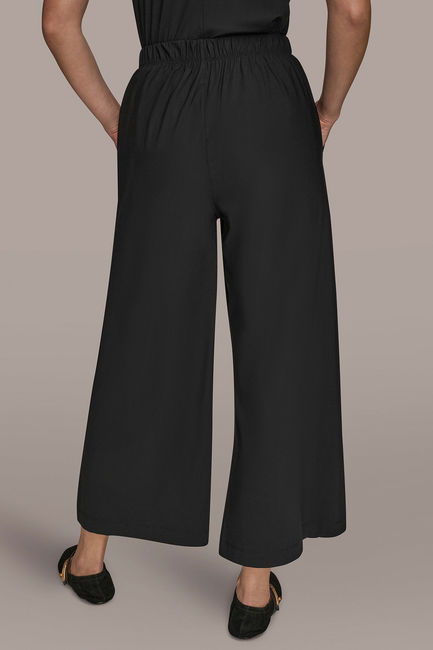 Black THE MODERN TRAVEL MID-RISE RELAXED ANKLE PANT Donna Karan