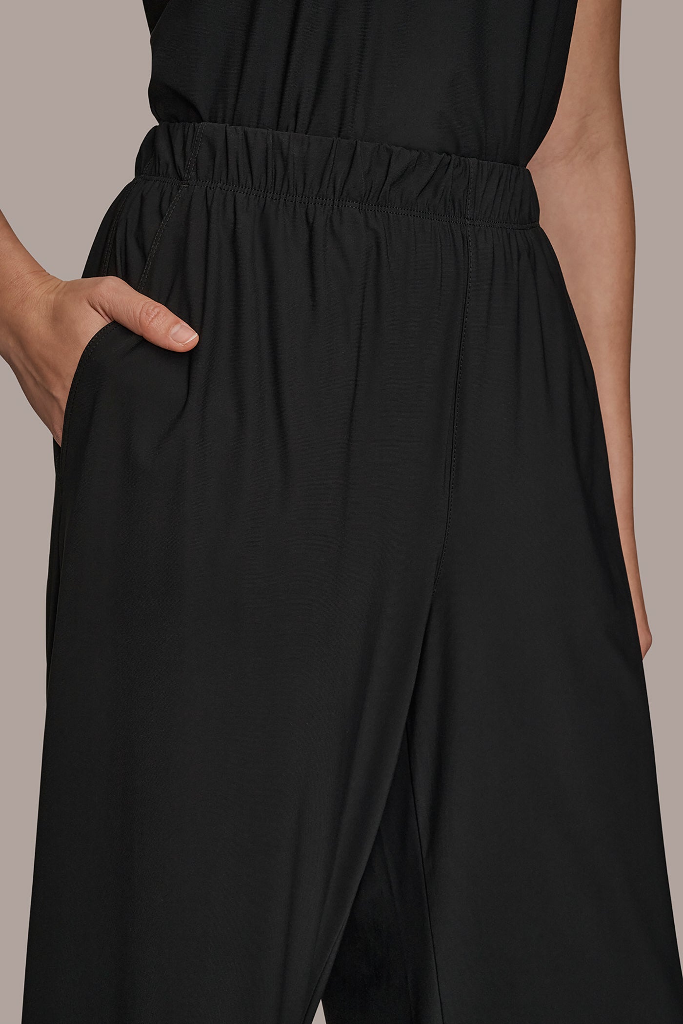 Black THE MODERN TRAVEL MID-RISE RELAXED ANKLE PANT Donna Karan