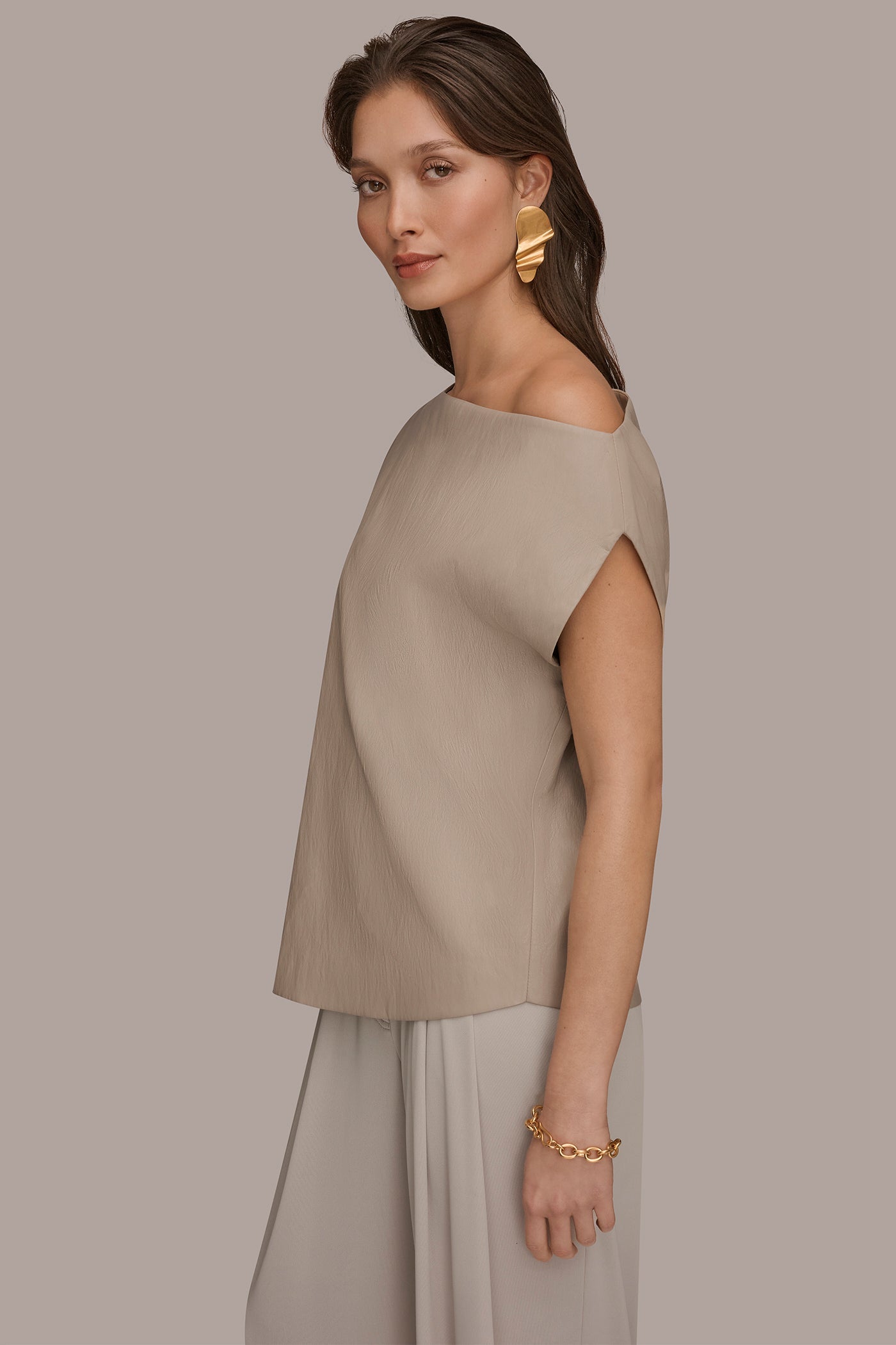 Turin ASYMMETRIC ANGLE HEM TOP Donna Karan